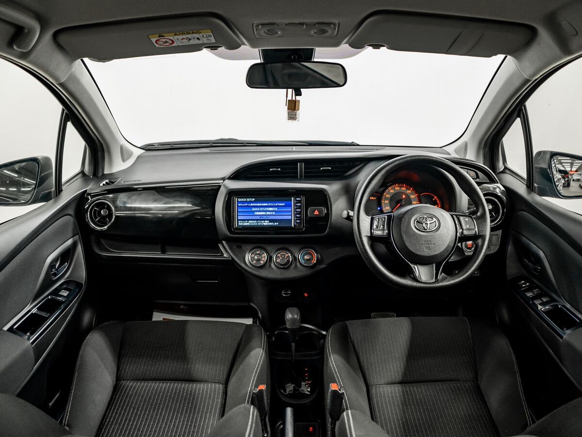 Toyota Vitz 2019 - фото автомобиля