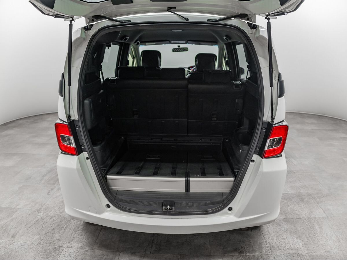 Honda Freed Spike 2014 - фото автомобиля