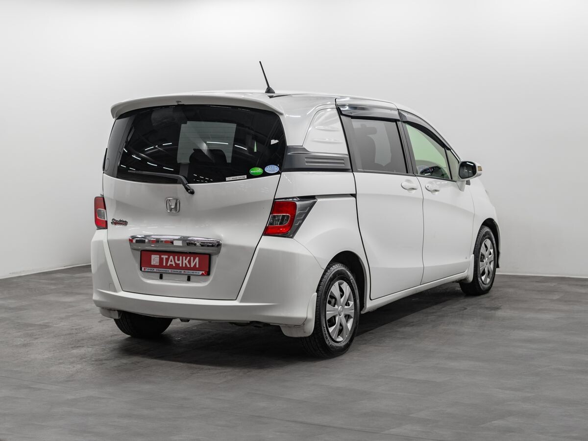 Honda Freed Spike 2014 - фото автомобиля
