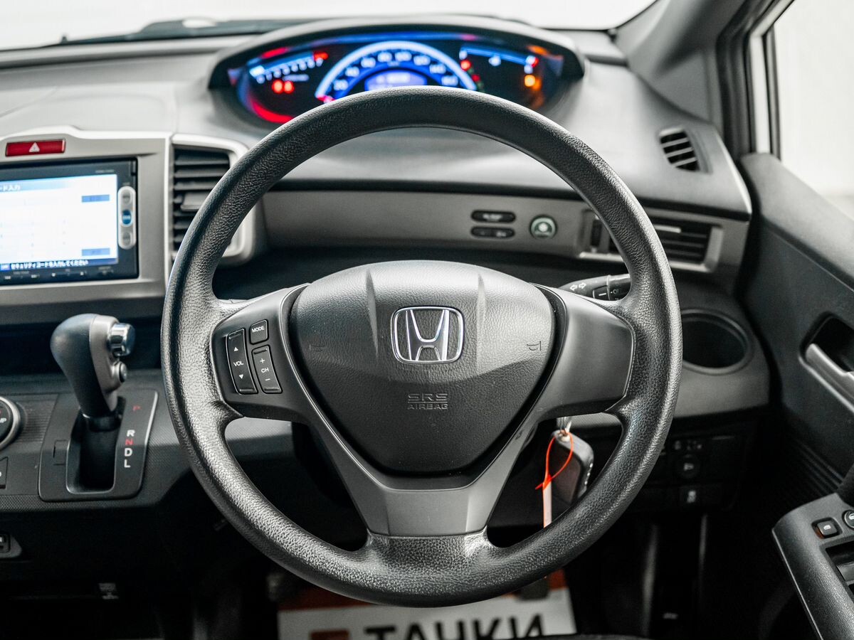 Honda Freed Spike 2014 - фото автомобиля