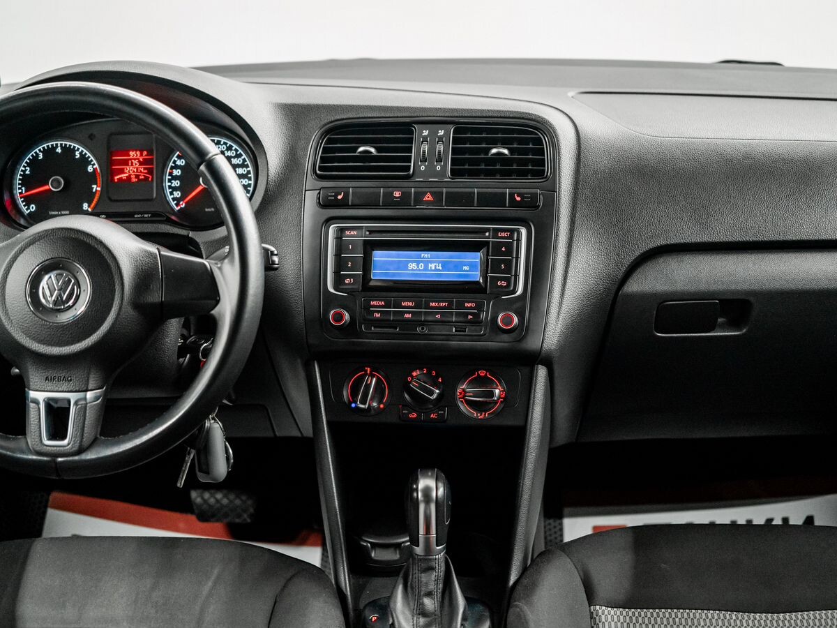 Volkswagen Polo 2014 - фото автомобиля