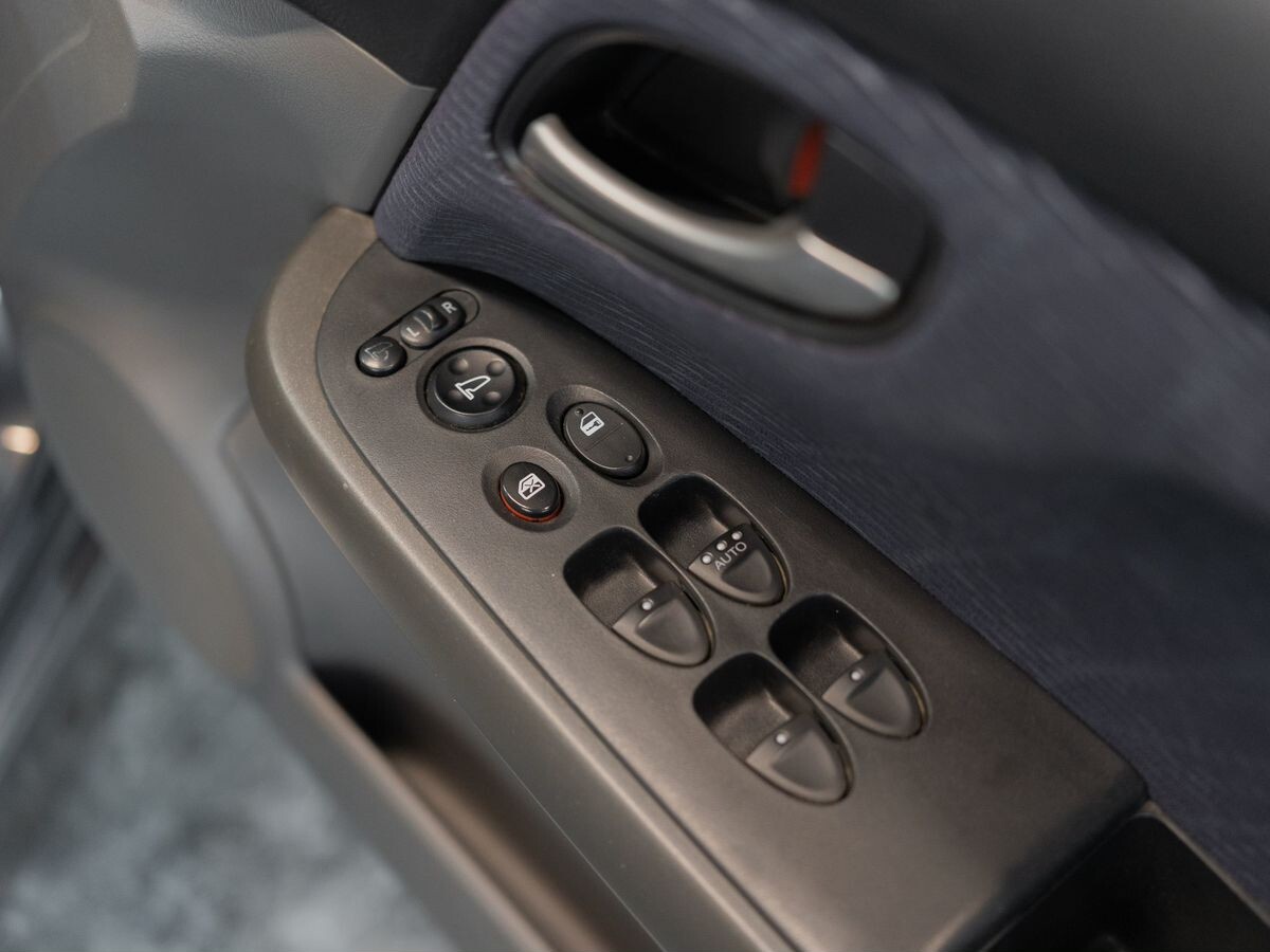 Honda Stream 2009 - фото автомобиля