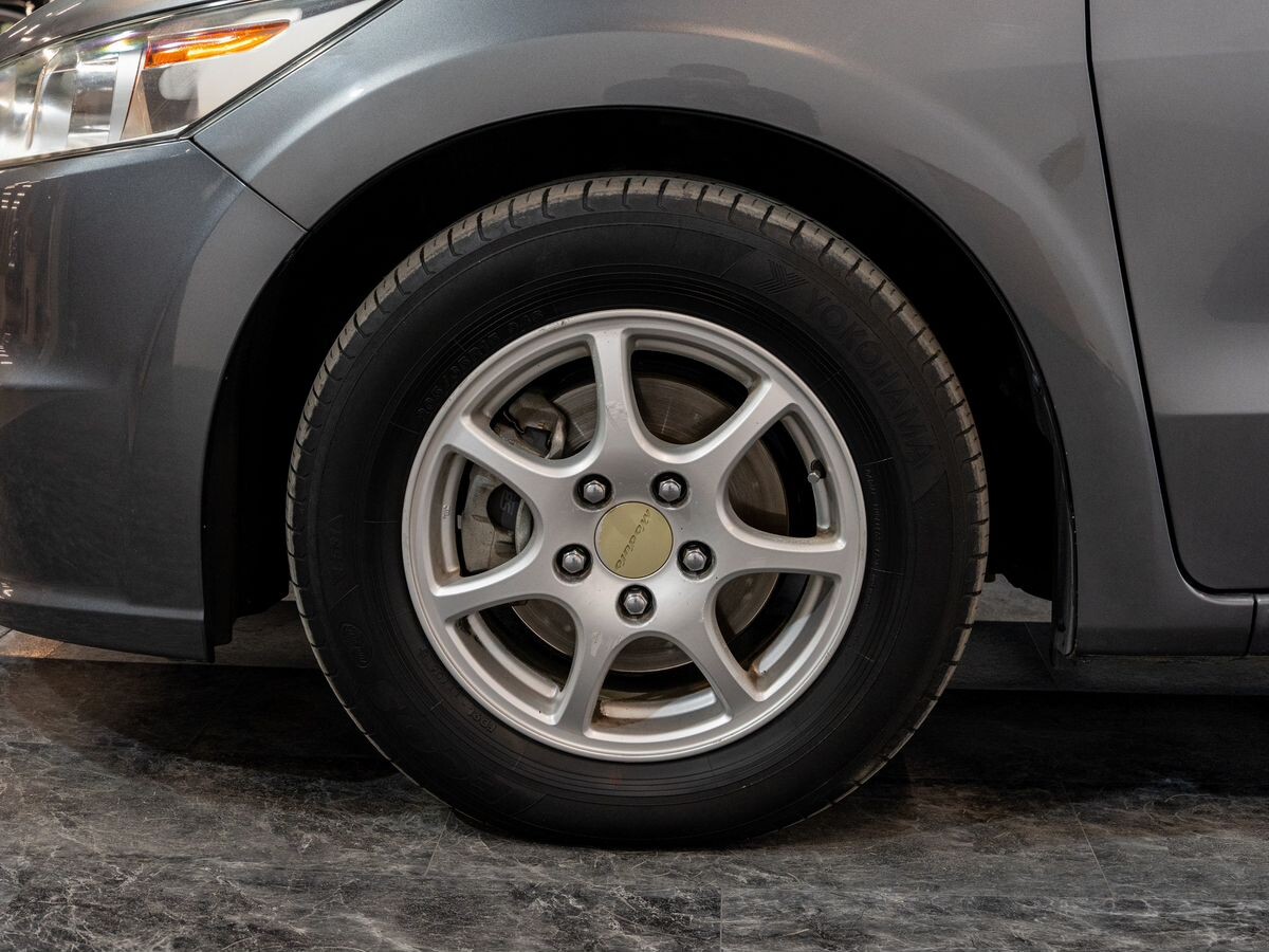 Honda Stream 2009 - фото автомобиля