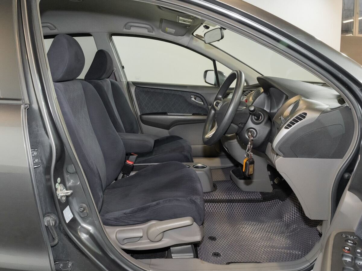 Honda Stream 2009 - фото автомобиля