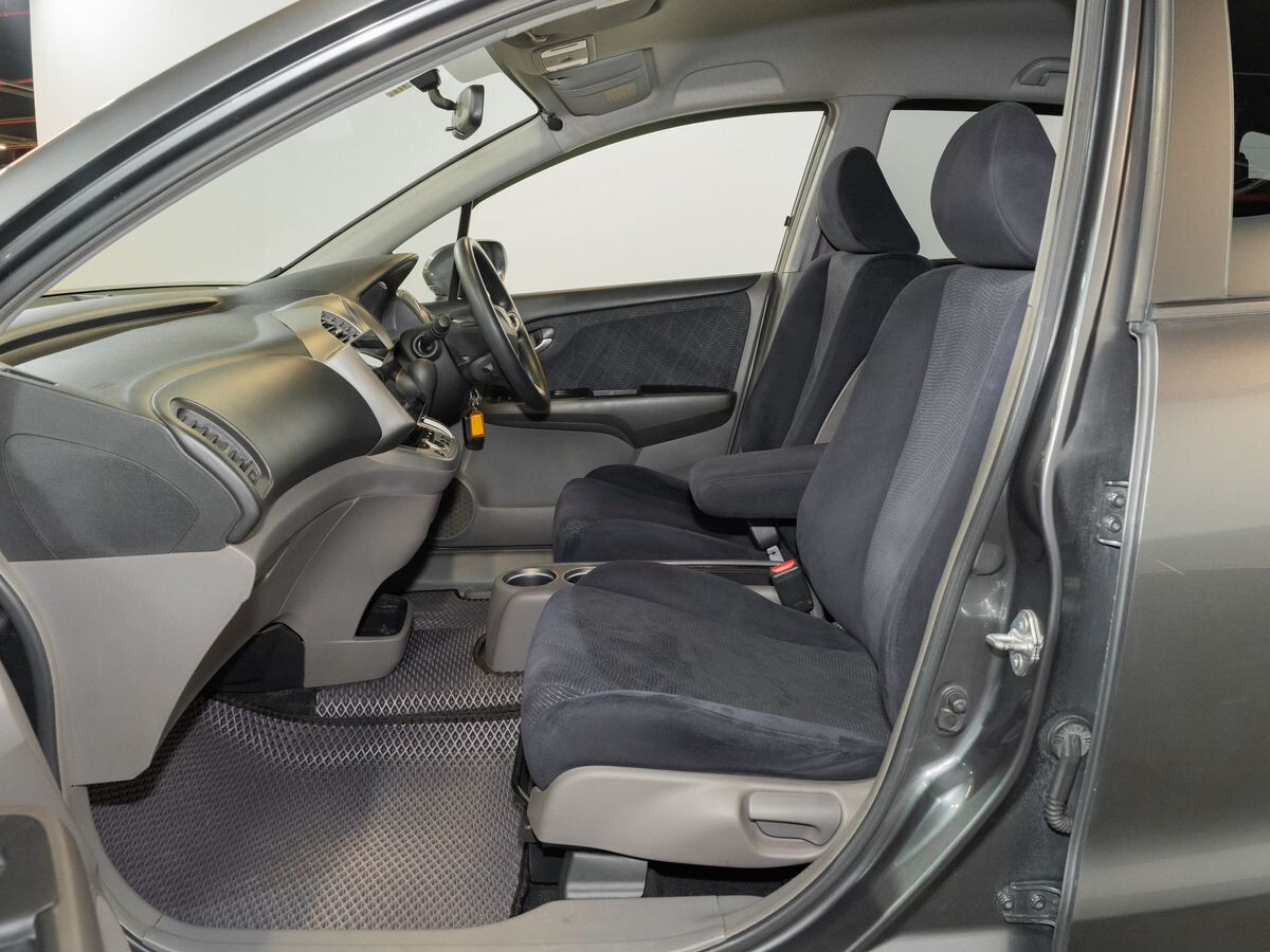 Honda Stream 2009 - фото автомобиля