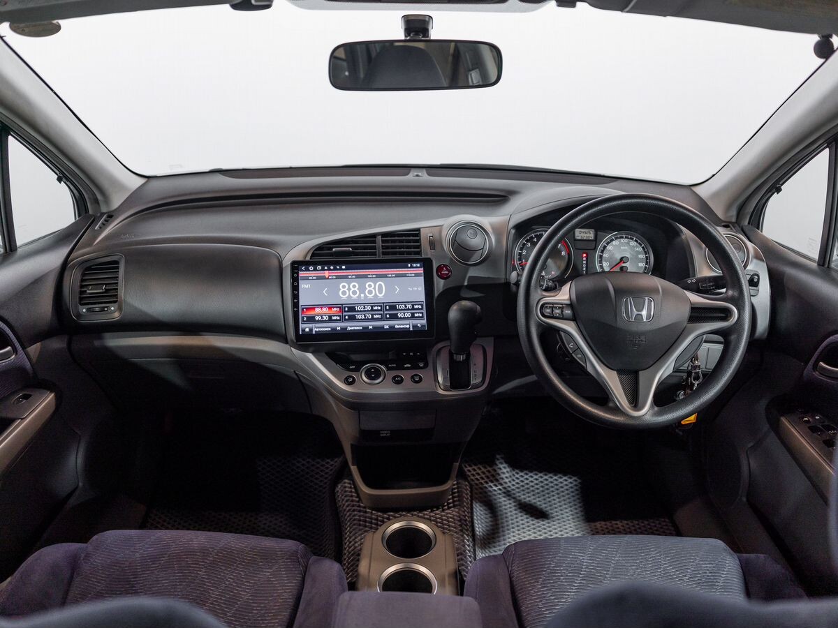 Honda Stream 2009 - фото автомобиля