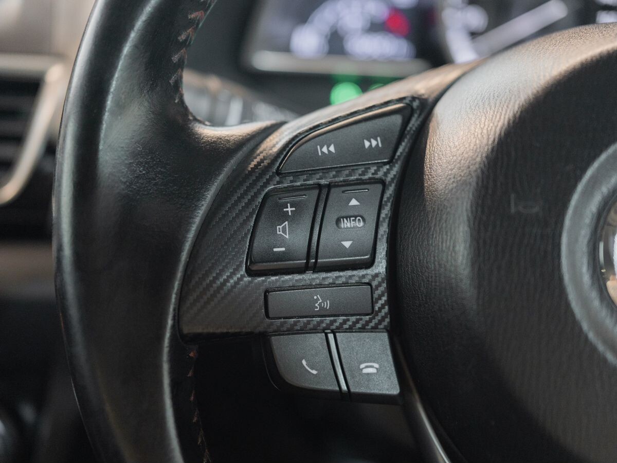 Mazda Axela 2015 - фото автомобиля