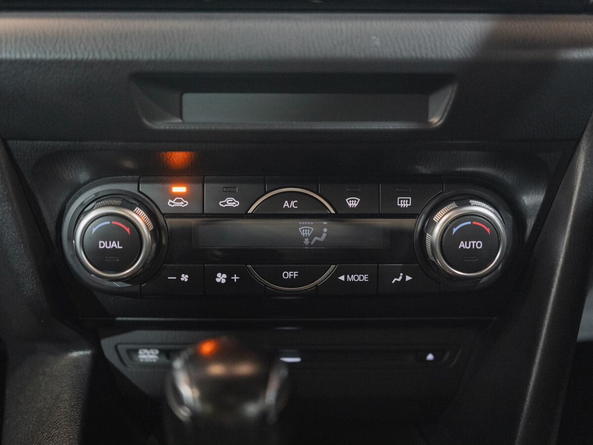 Mazda Axela 2015 - фото автомобиля