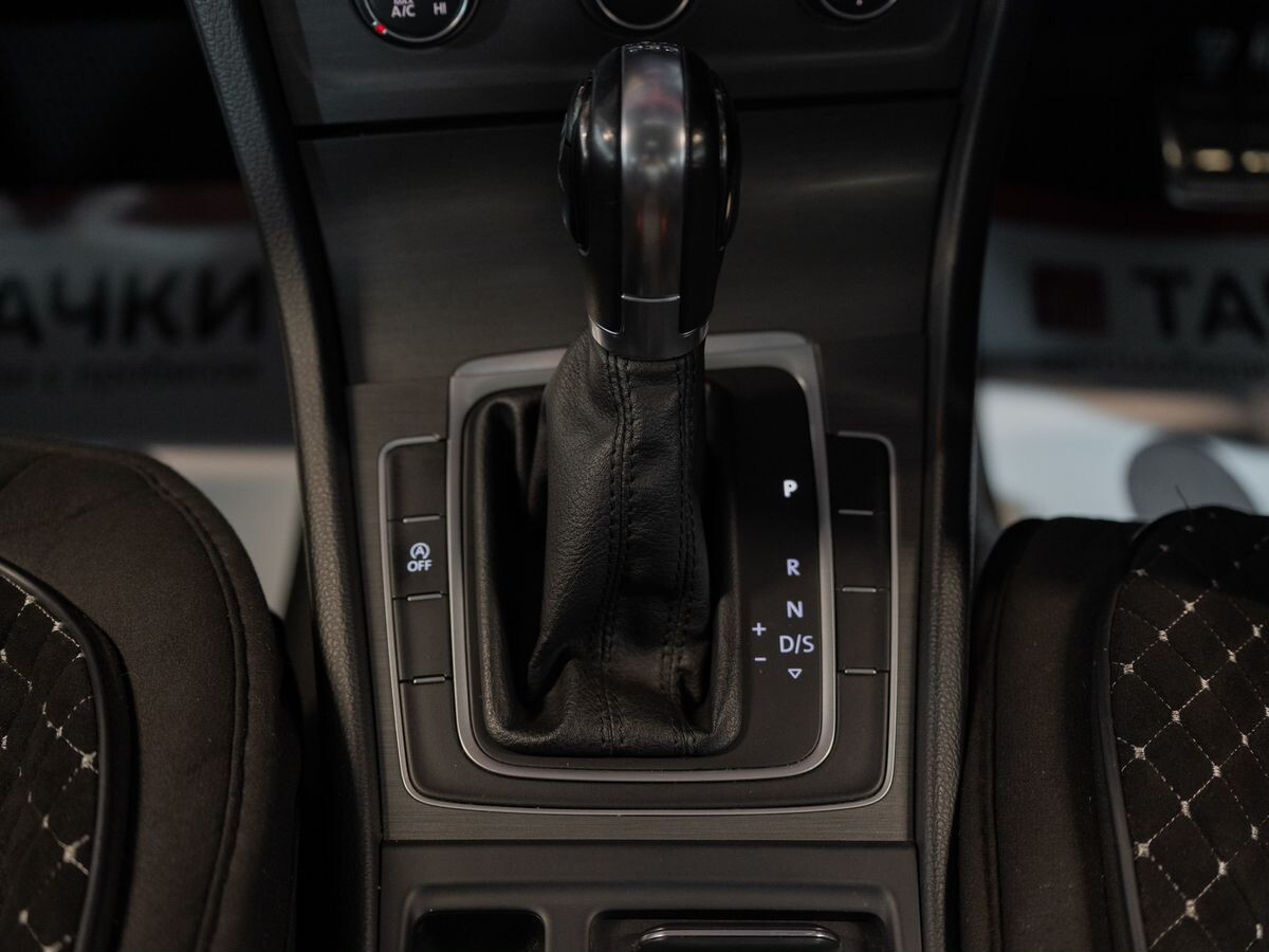 Volkswagen Golf 2013 - фото автомобиля