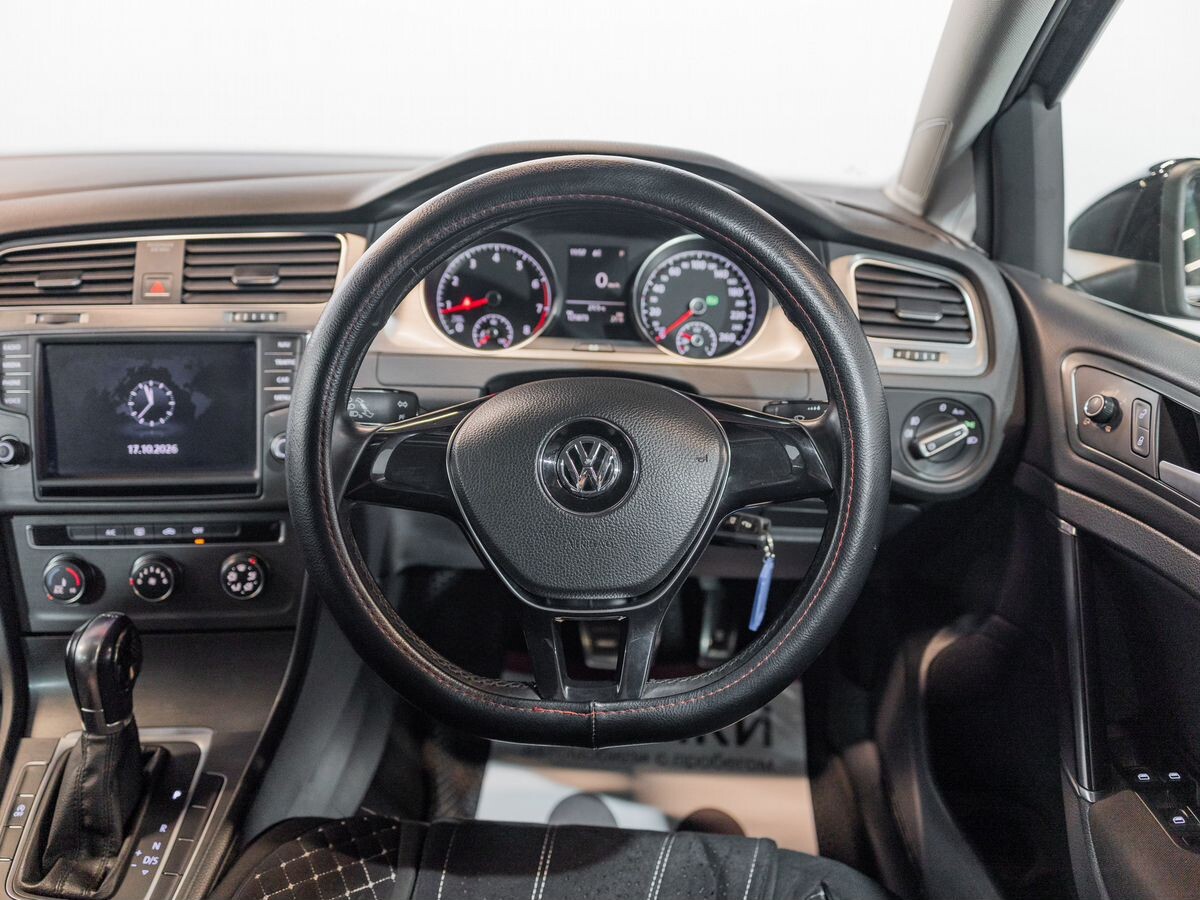 Volkswagen Golf 2013 - фото автомобиля