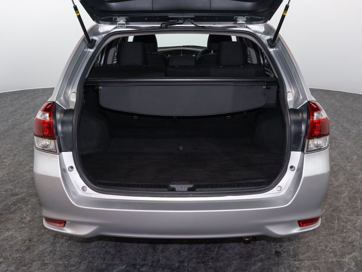 Toyota Corolla Fielder 2015 - фото автомобиля