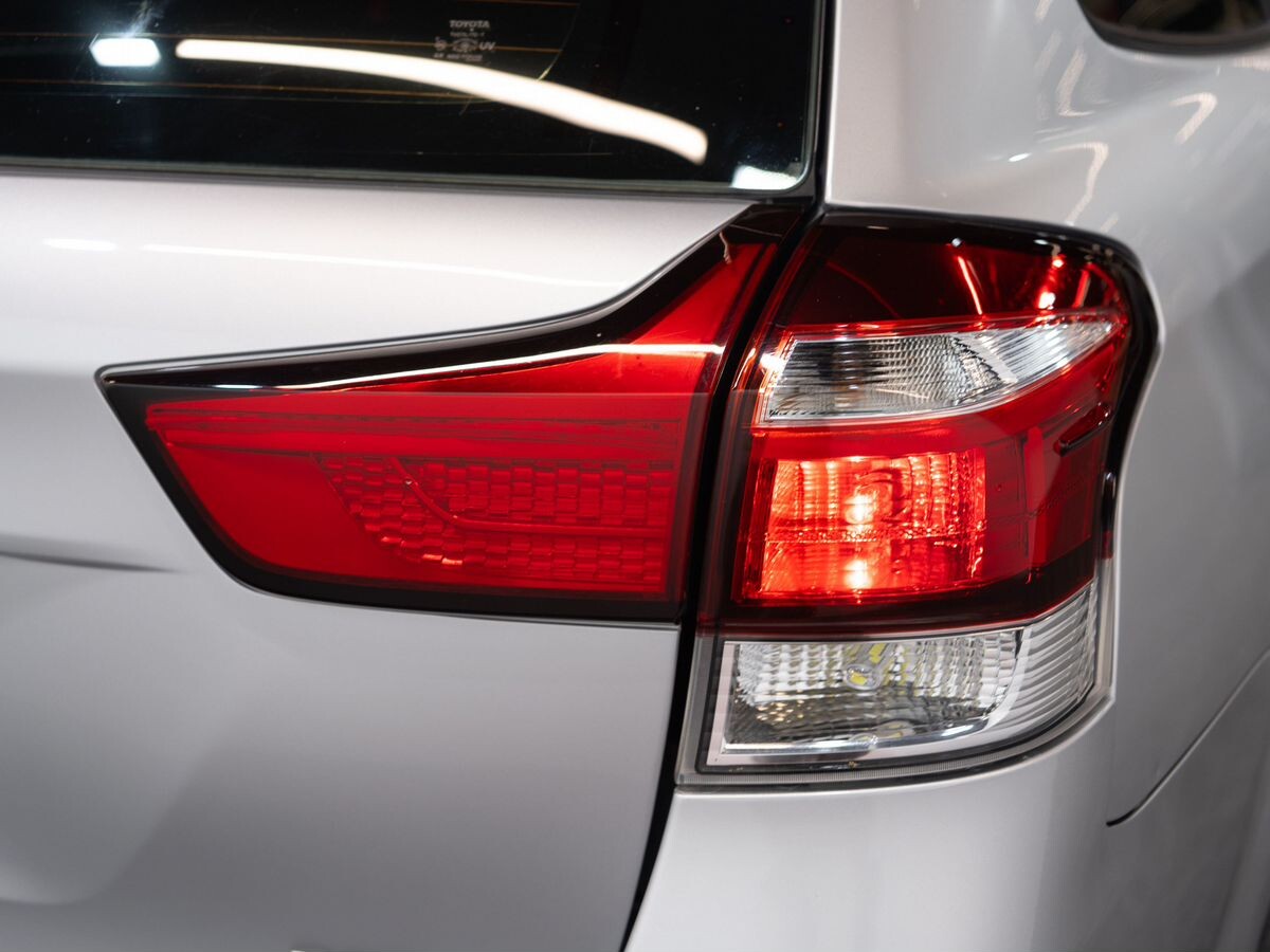 Toyota Corolla Fielder 2015 - фото автомобиля