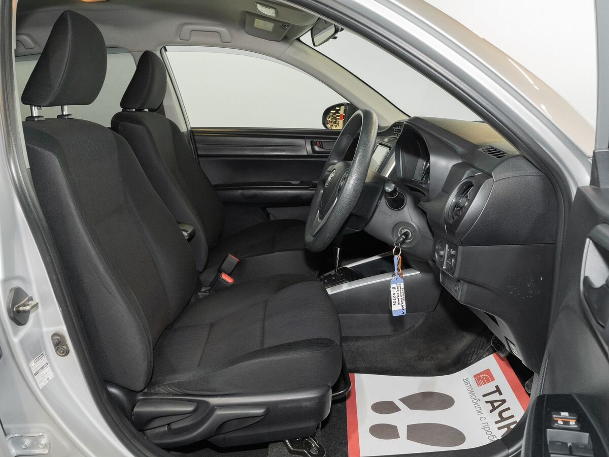 Toyota Corolla Fielder 2015 - фото автомобиля