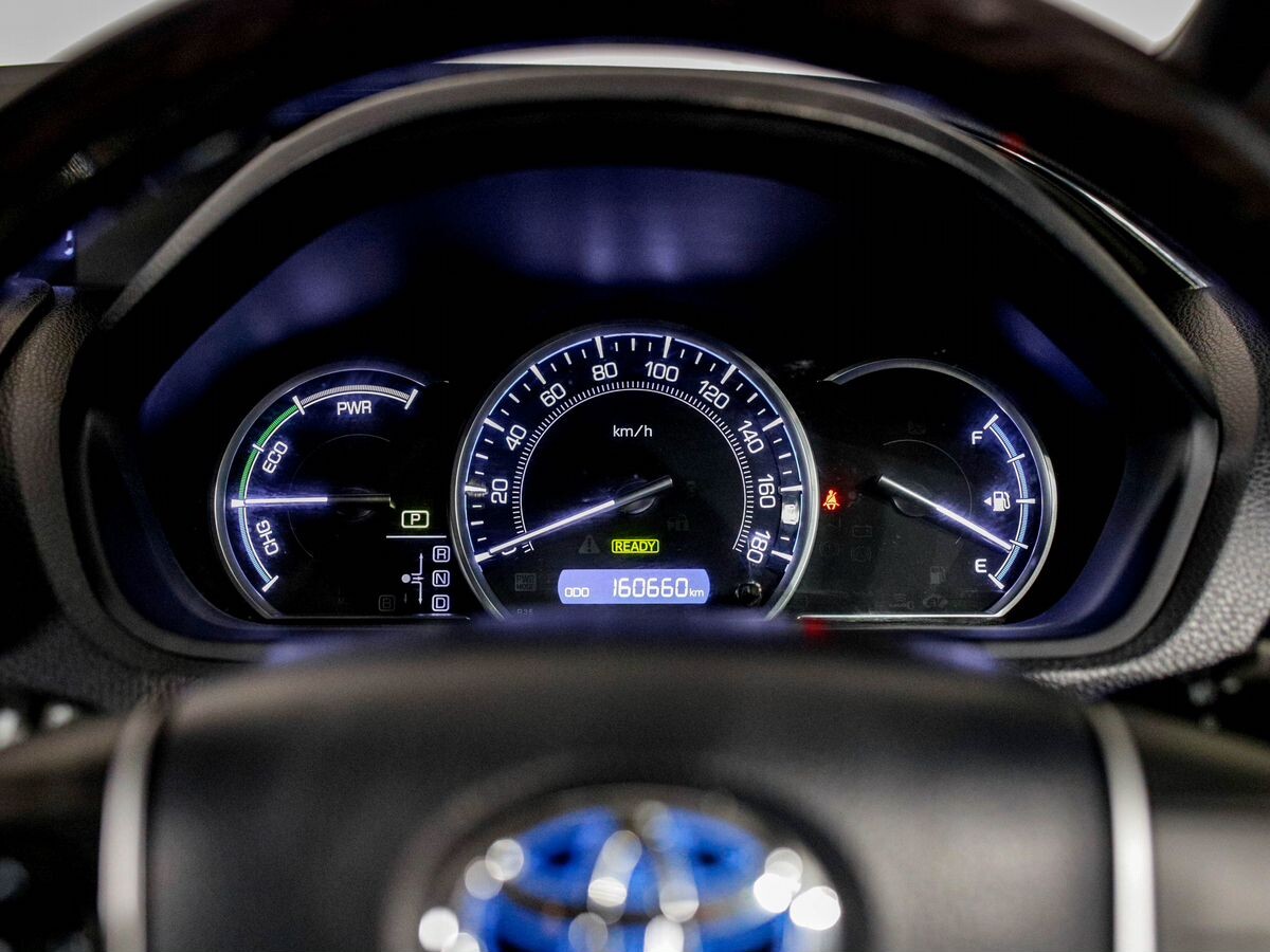 Toyota Esquire 2015 - фото автомобиля