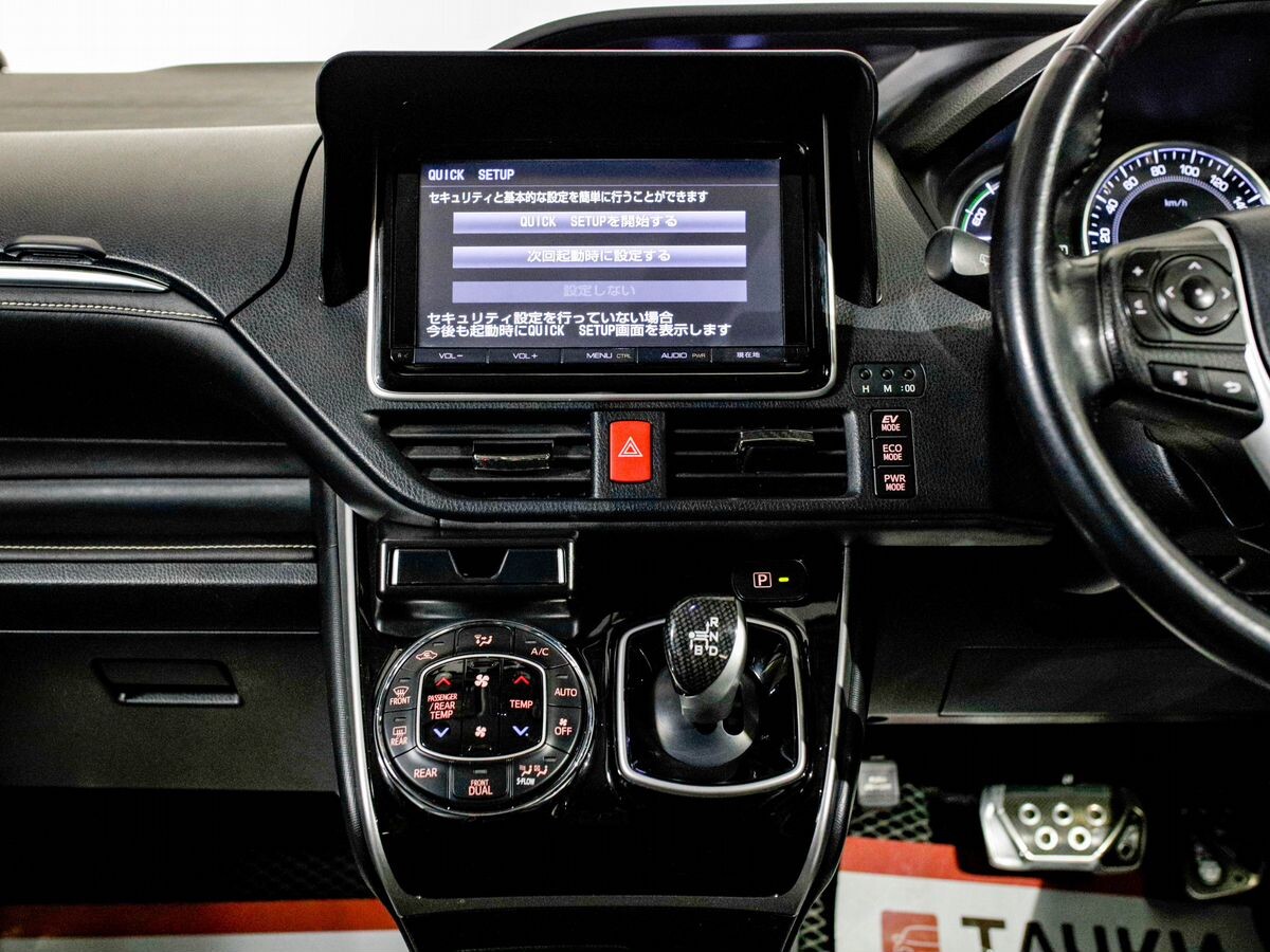 Toyota Esquire 2015 - фото автомобиля