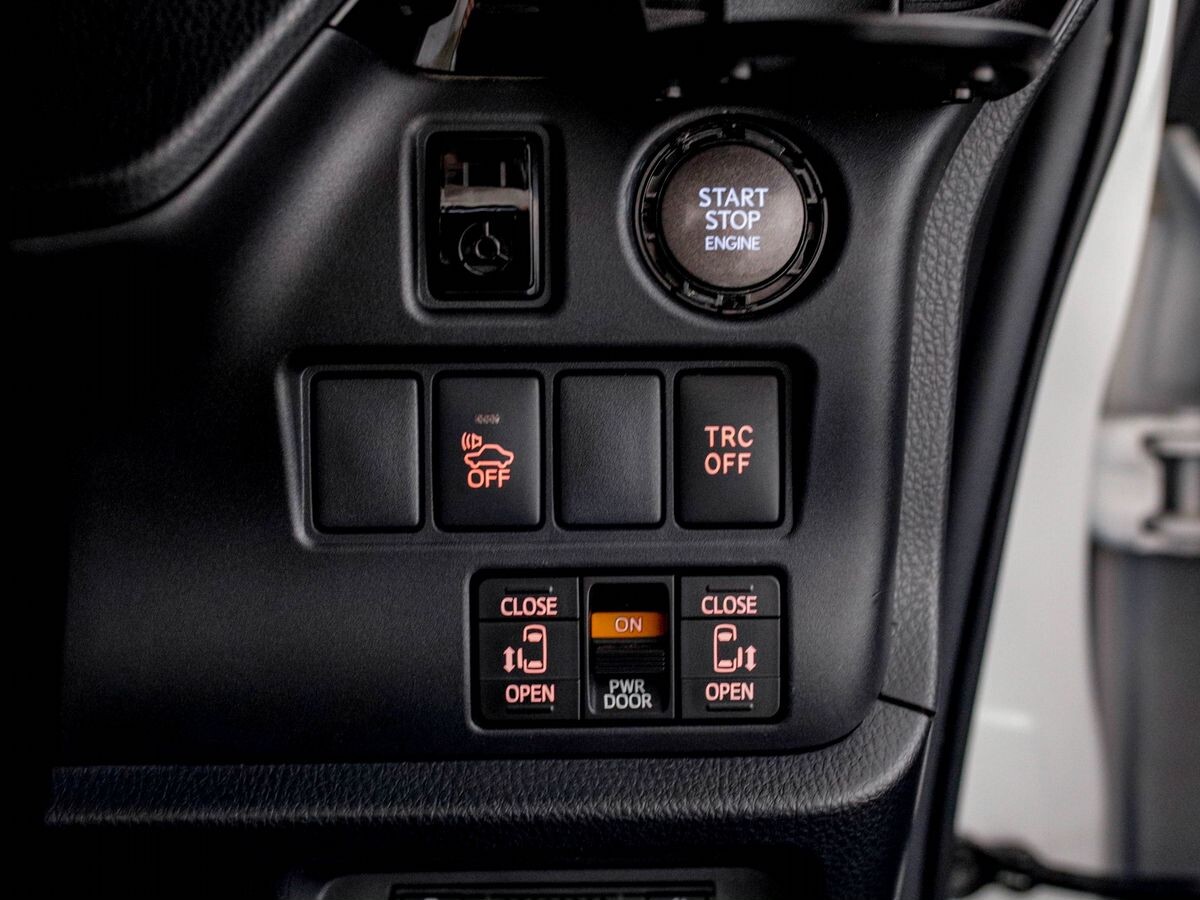 Toyota Esquire 2015 - фото автомобиля