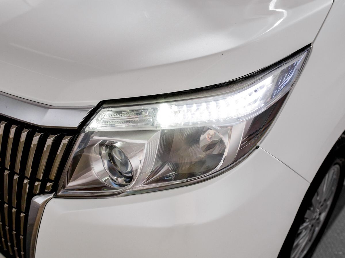 Toyota Esquire 2015 - фото автомобиля