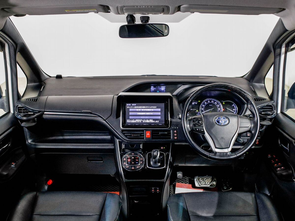 Toyota Esquire 2015 - фото автомобиля