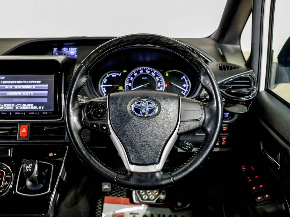 Toyota Esquire 2015 - фото автомобиля