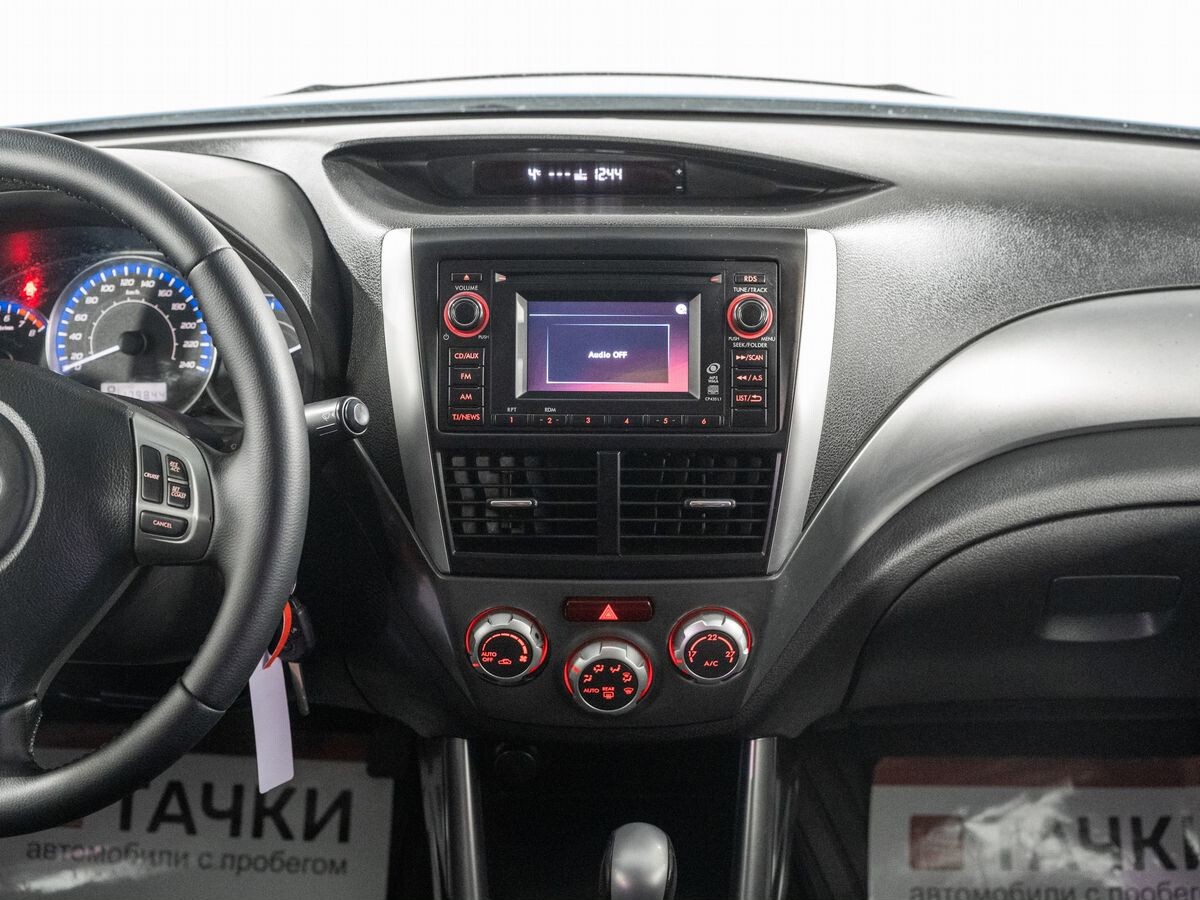 Subaru Forester 2011 - фото автомобиля