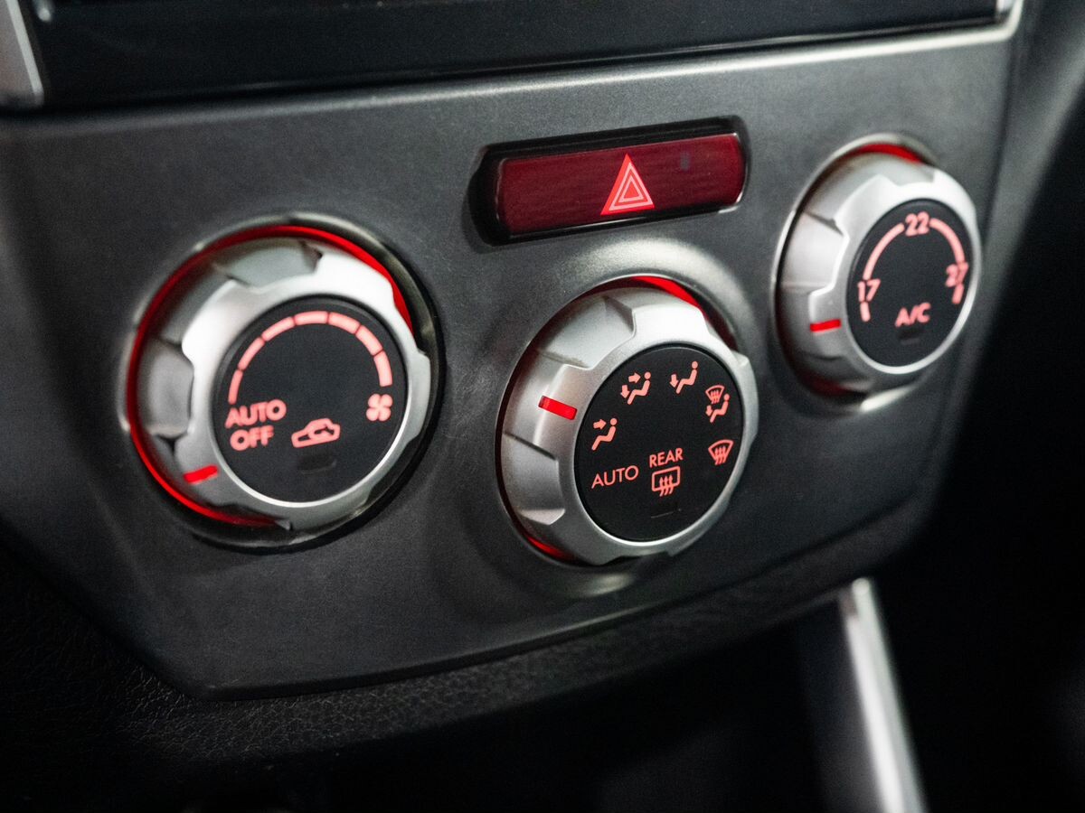 Subaru Forester 2011 - фото автомобиля
