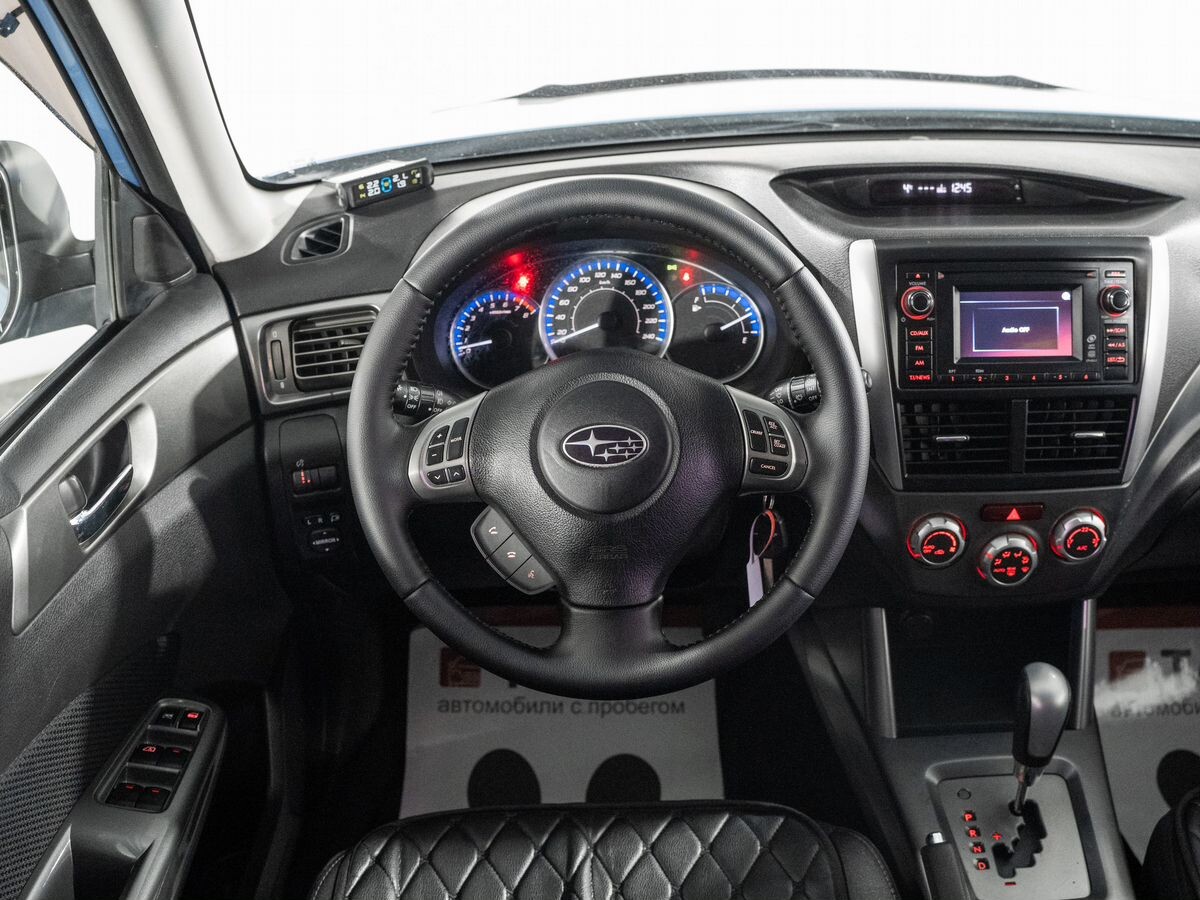 Subaru Forester 2011 - фото автомобиля