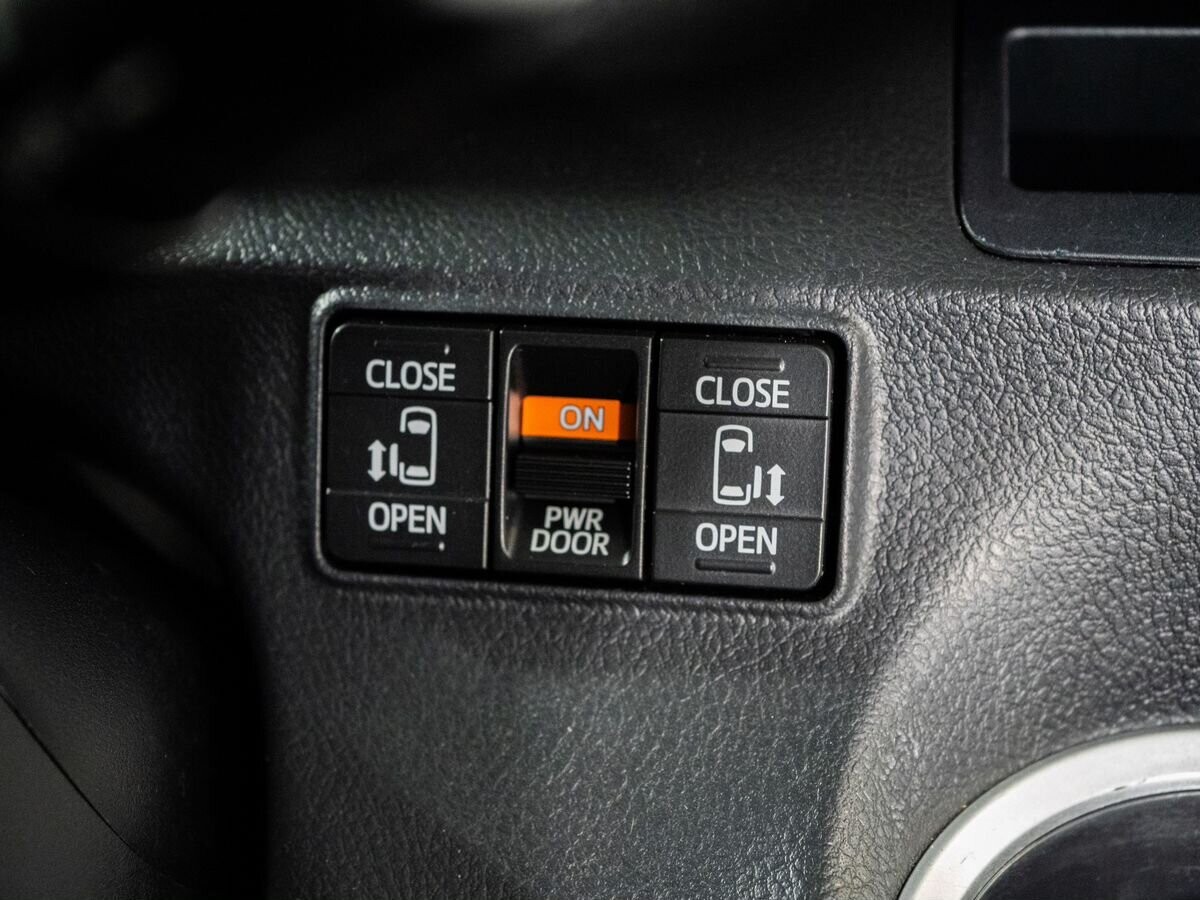 Toyota Sienta 2015 - фото автомобиля