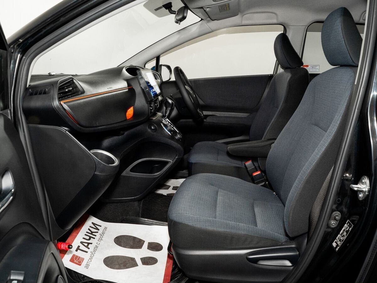 Toyota Sienta 2015 - фото автомобиля