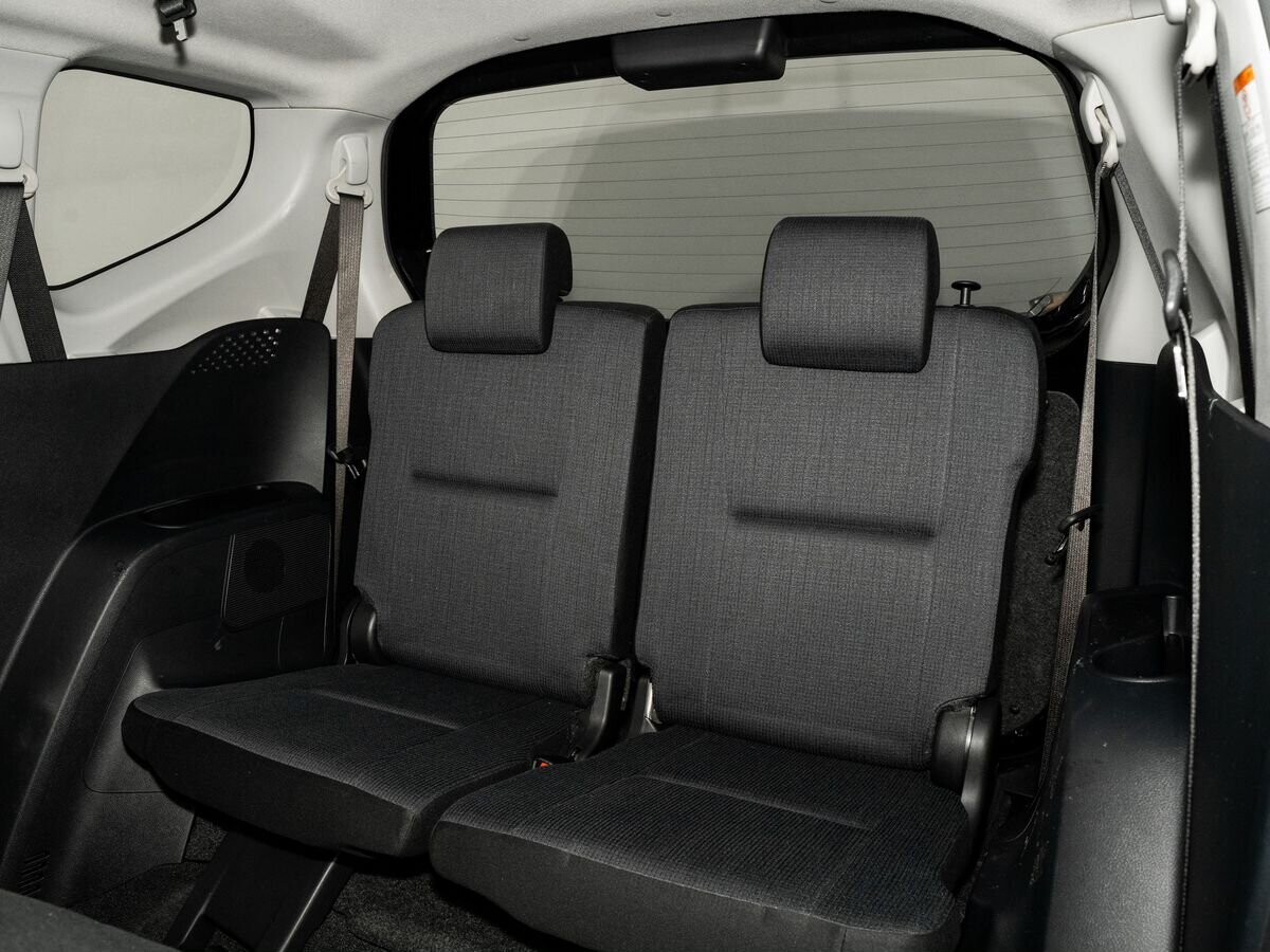 Toyota Sienta 2015 - фото автомобиля
