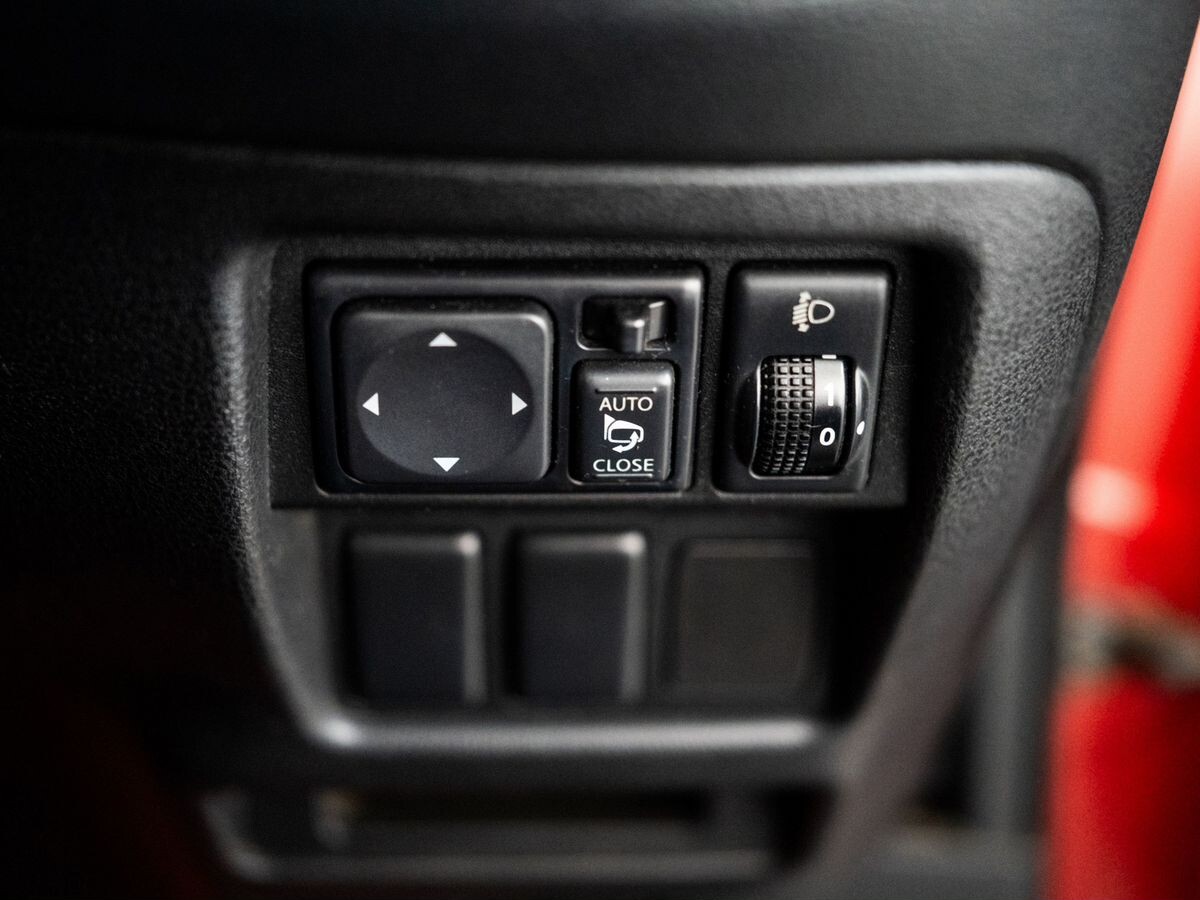Nissan Juke 2012 - фото автомобиля