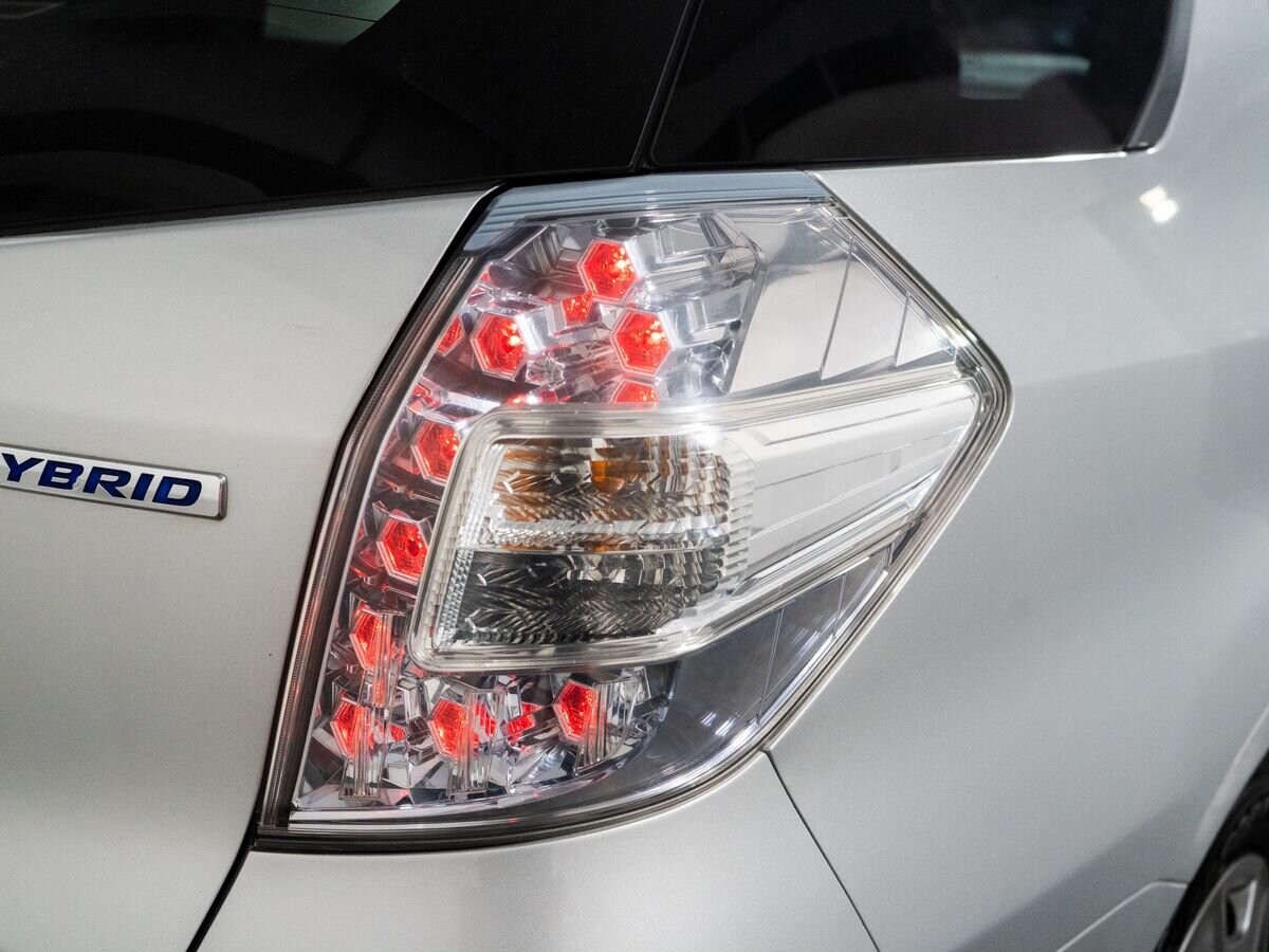 Honda Fit Shuttle 2011 - фото автомобиля