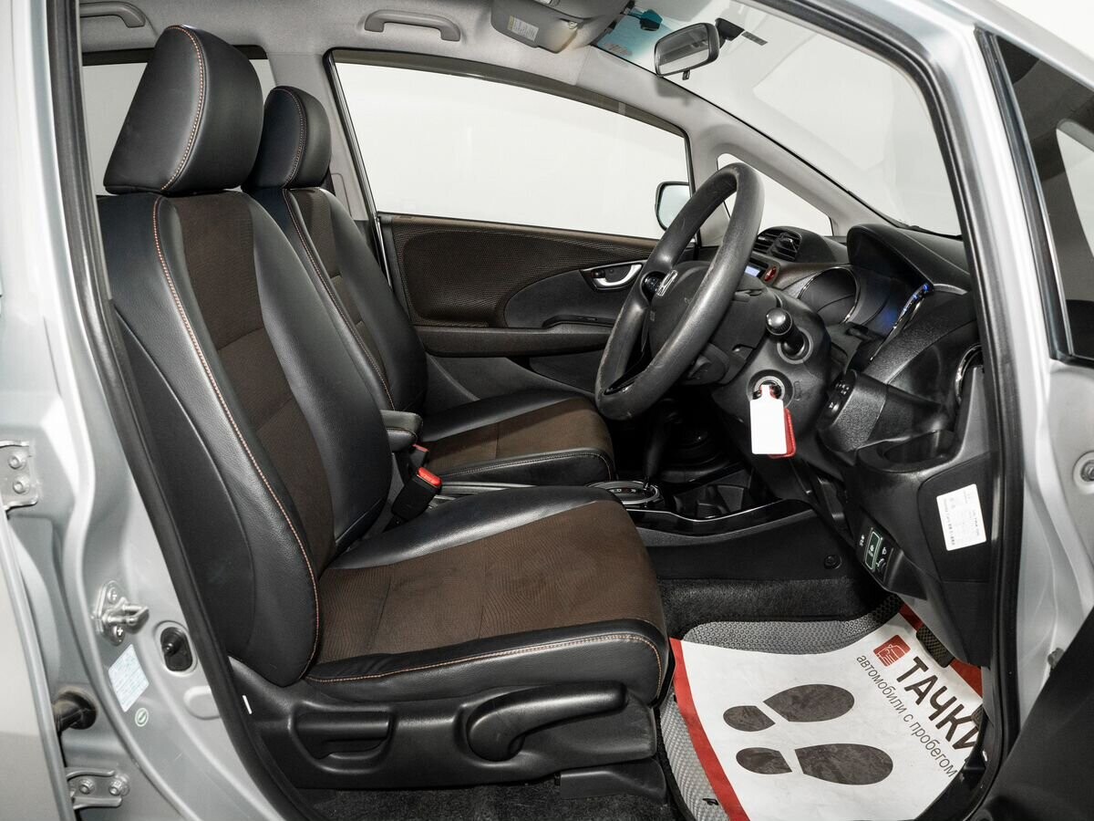 Honda Fit Shuttle 2011 - фото автомобиля