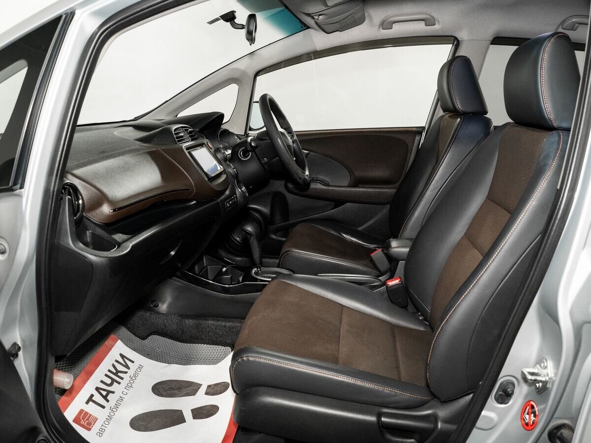 Honda Fit Shuttle 2011 - фото автомобиля