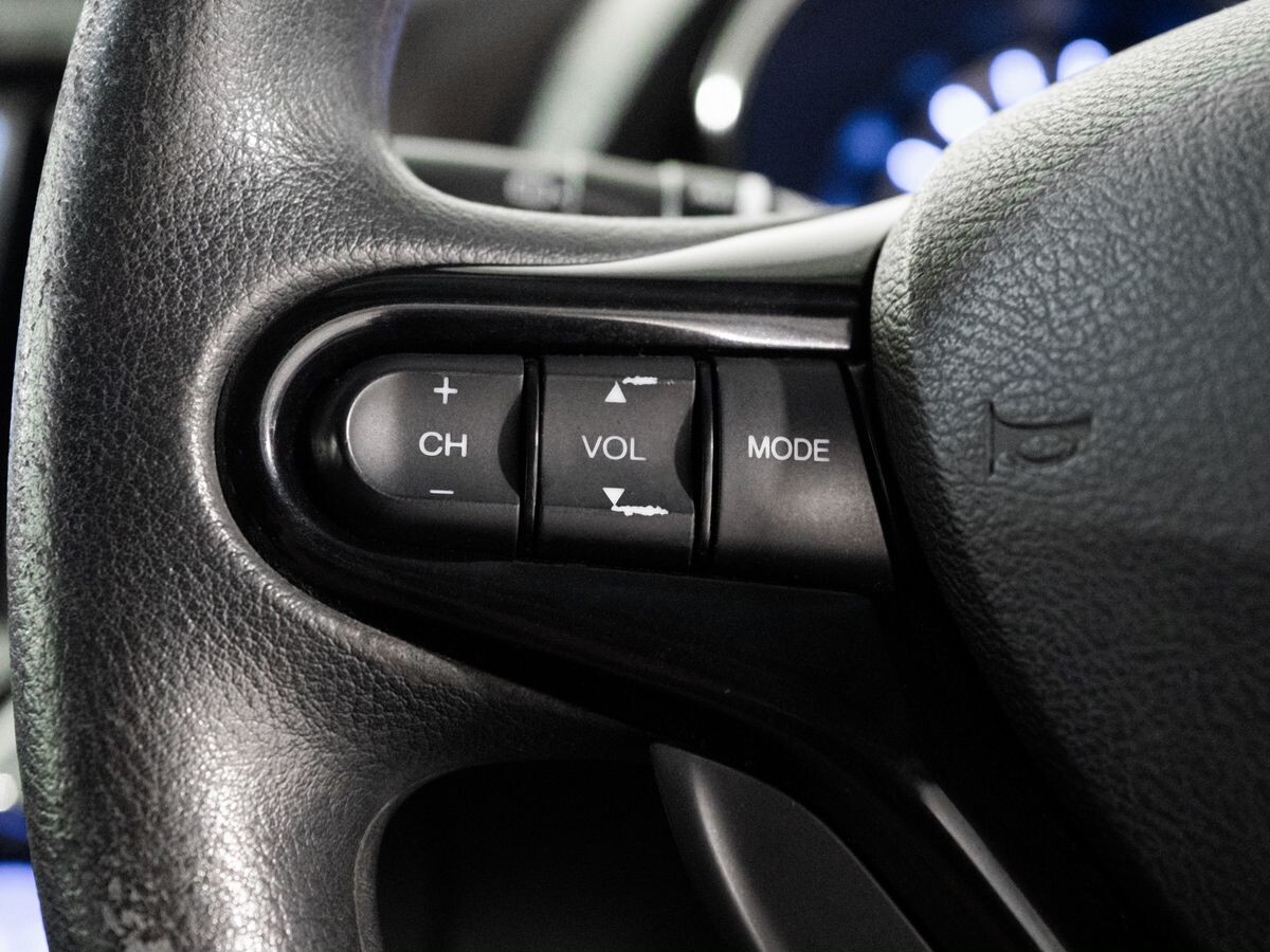 Honda Fit Shuttle 2011 - фото автомобиля
