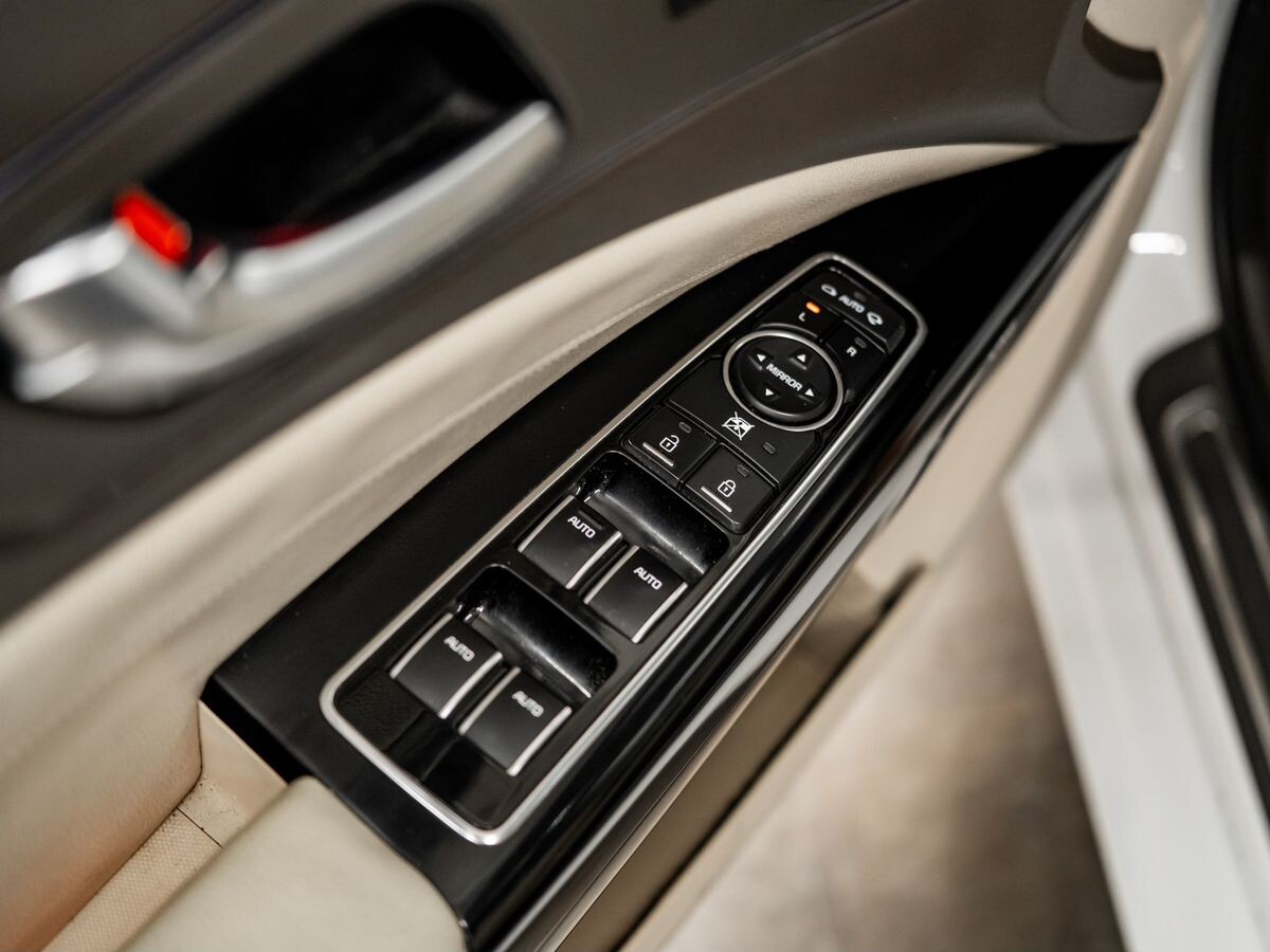 Kia Quoris 2013 - фото автомобиля