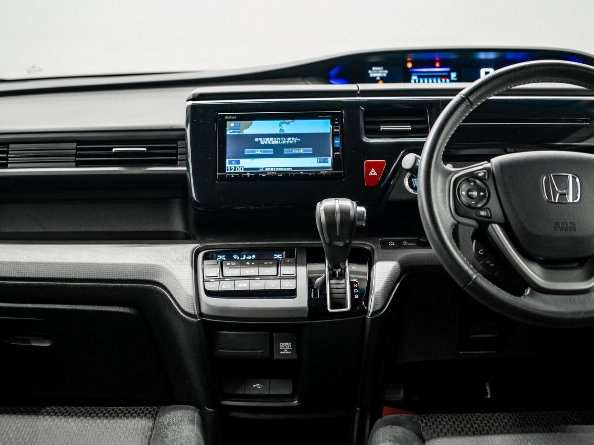 Honda Stepwgn 2019 - фото автомобиля