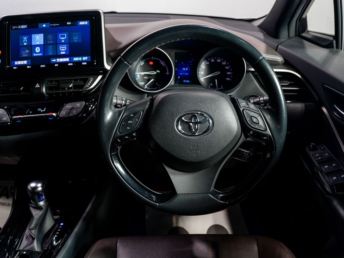 Toyota C-HR 2018 - фото автомобиля