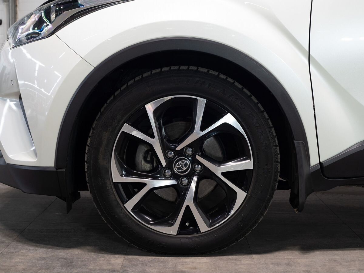 Toyota C-HR 2016 - фото автомобиля