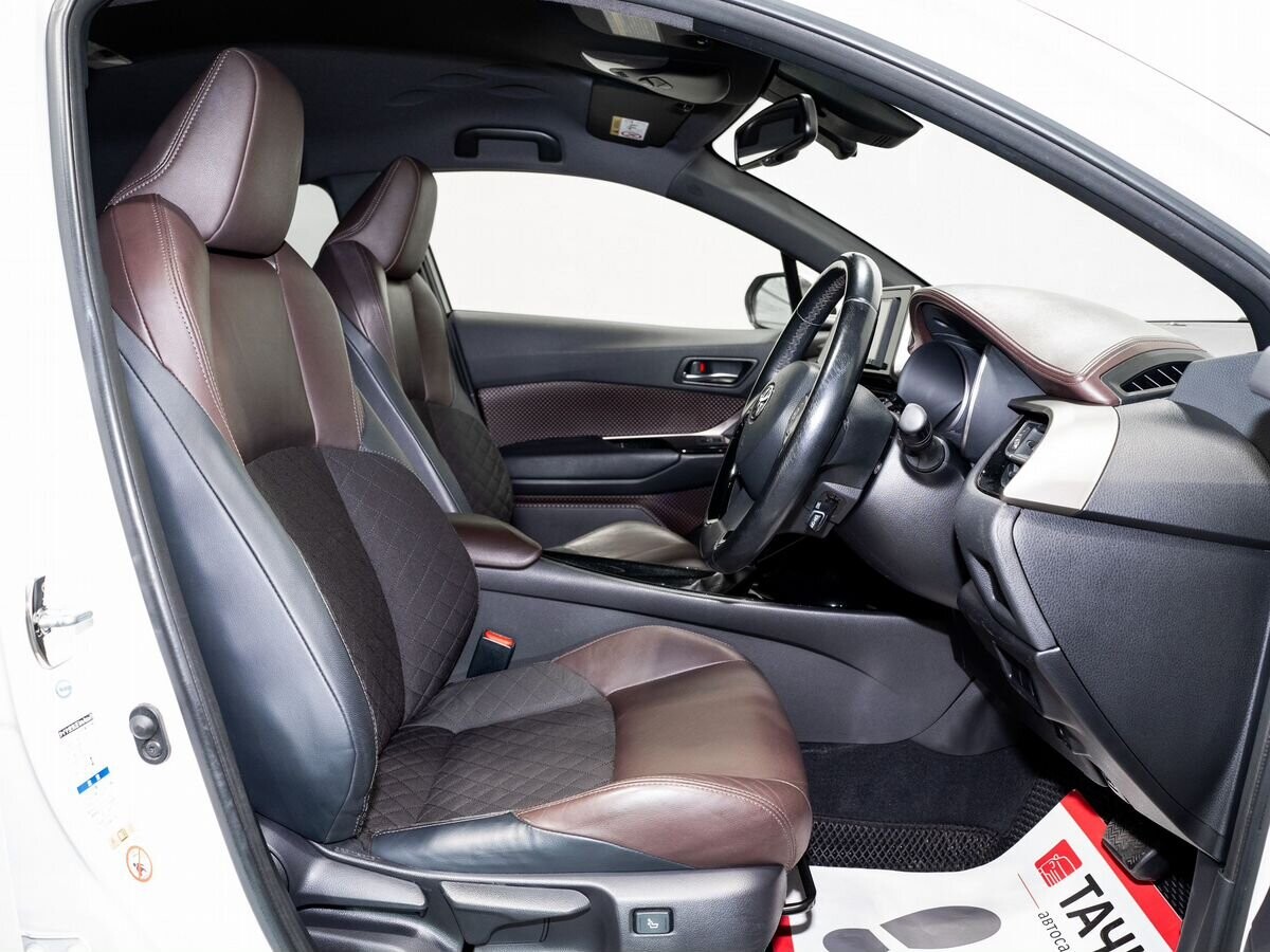 Toyota C-HR 2016 - фото автомобиля