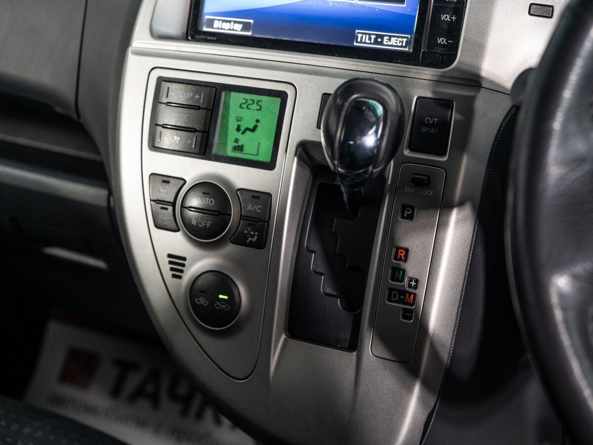 Toyota Ractis 2010 - фото автомобиля