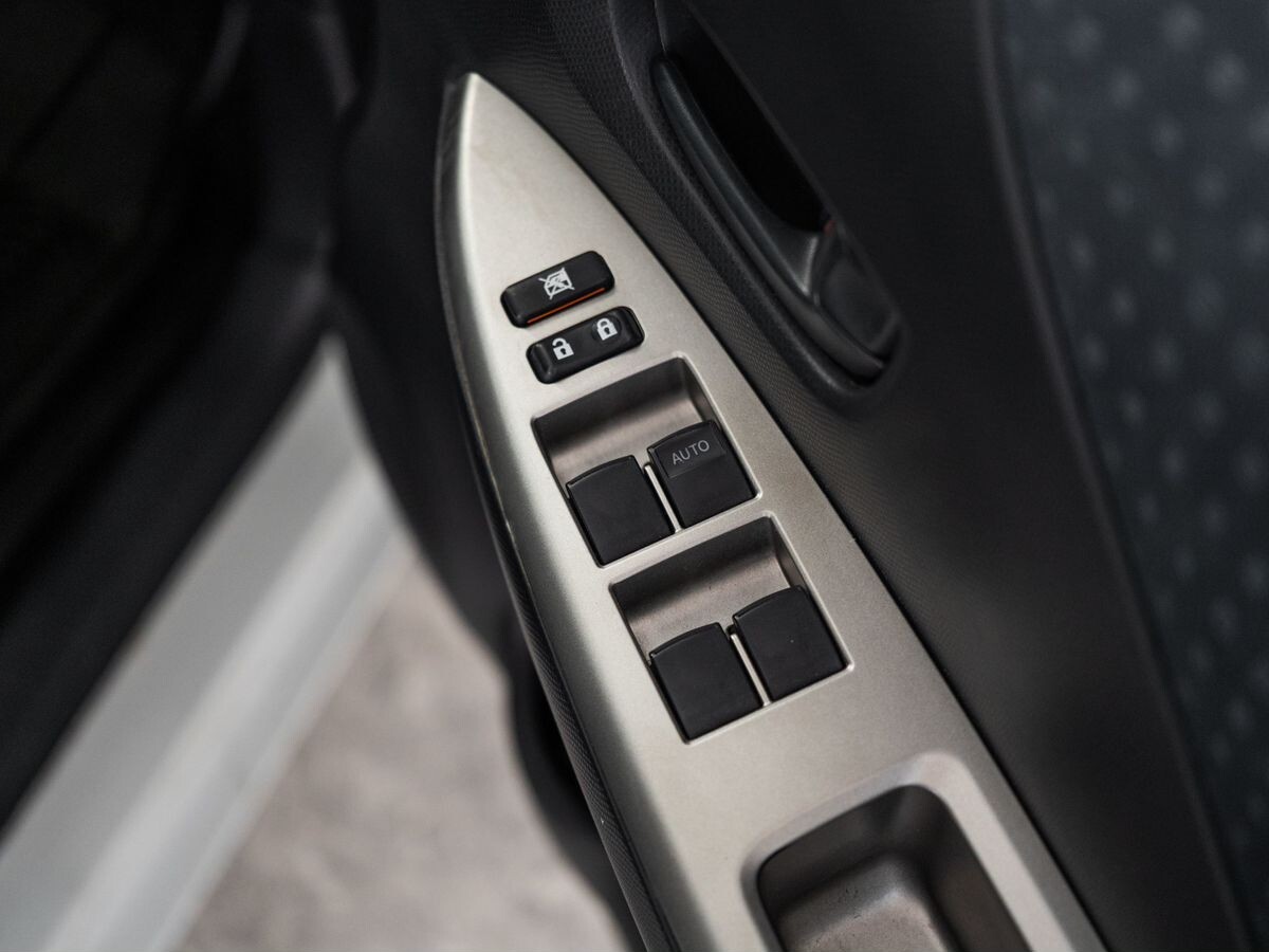 Toyota Ractis 2010 - фото автомобиля