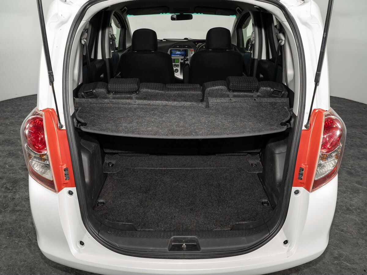 Toyota Ractis 2010 - фото автомобиля