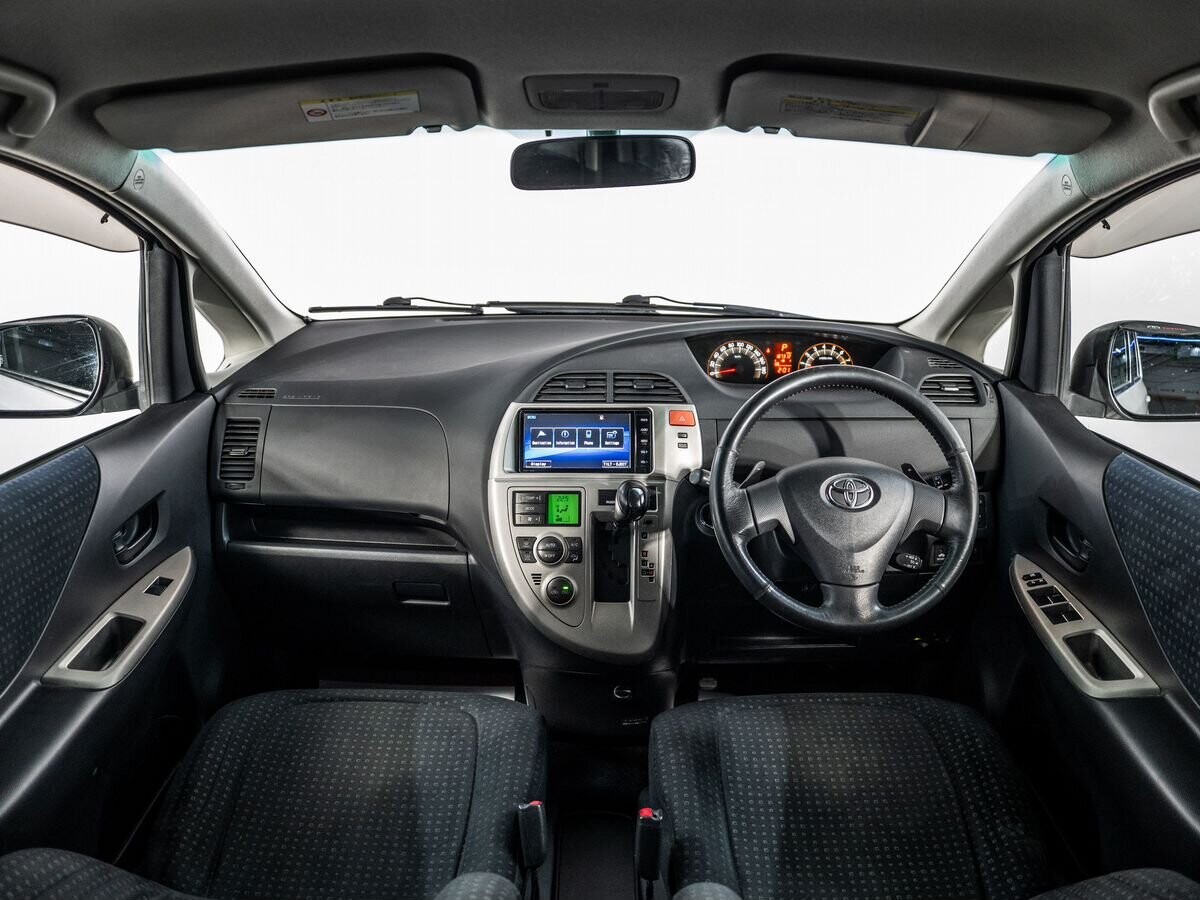 Toyota Ractis 2010 - фото автомобиля