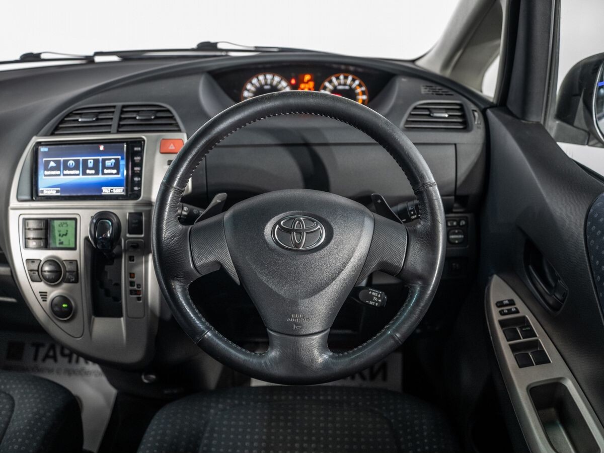 Toyota Ractis 2010 - фото автомобиля
