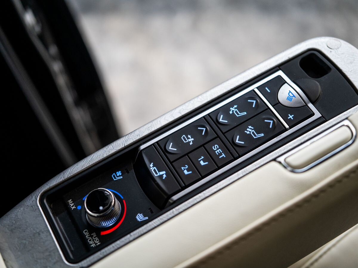 Toyota Alphard 2018 - фото автомобиля