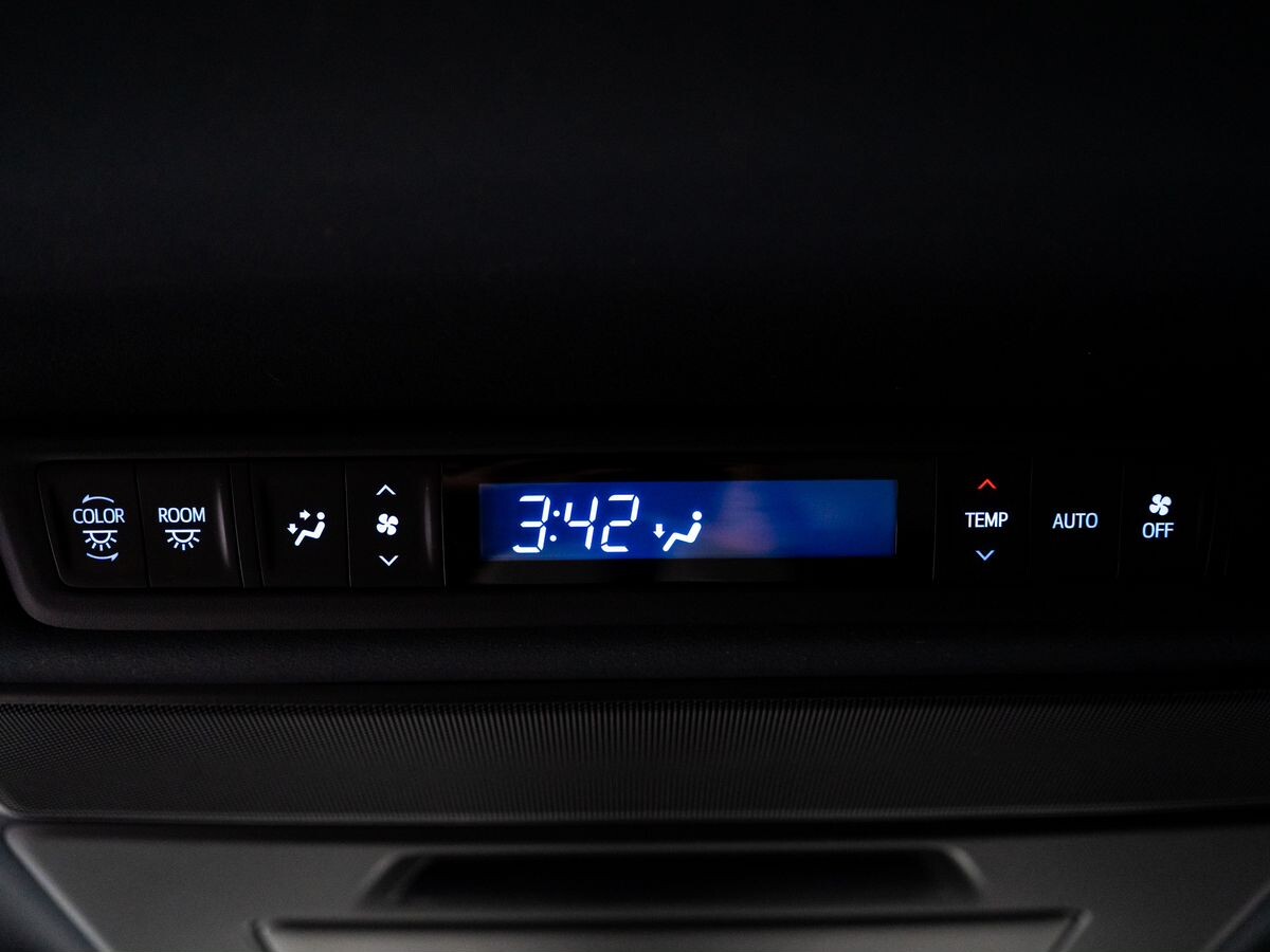 Toyota Alphard 2018 - фото автомобиля