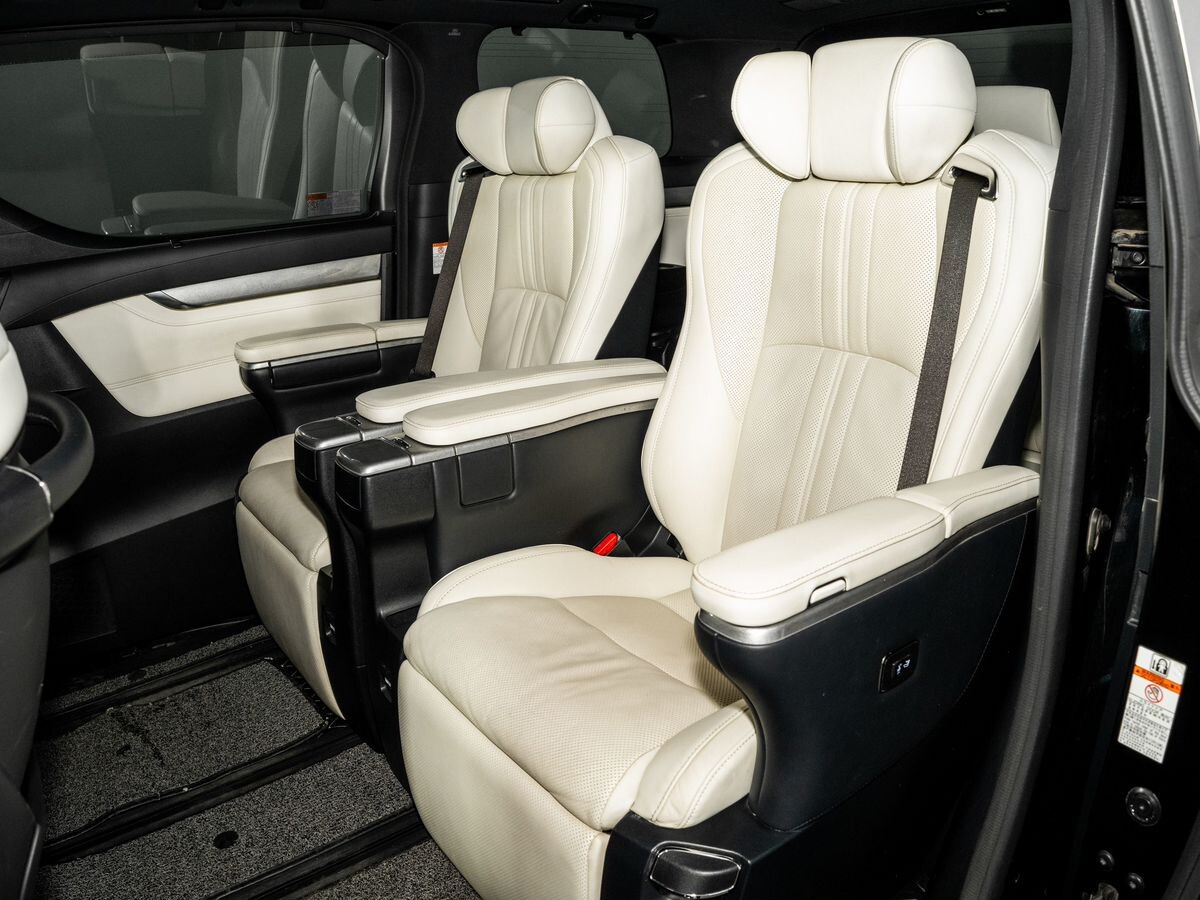Toyota Alphard 2018 - фото автомобиля