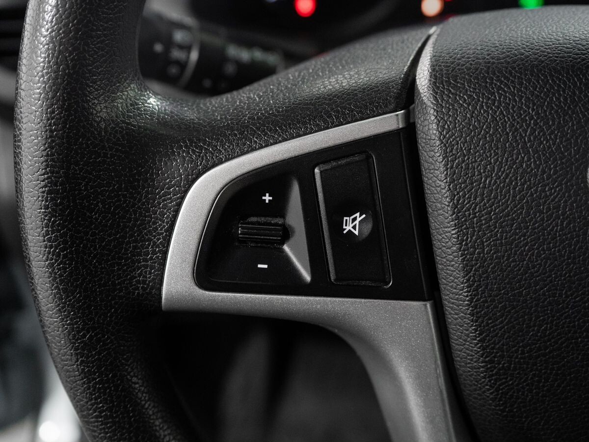 Hyundai Solaris 2012 - фото автомобиля