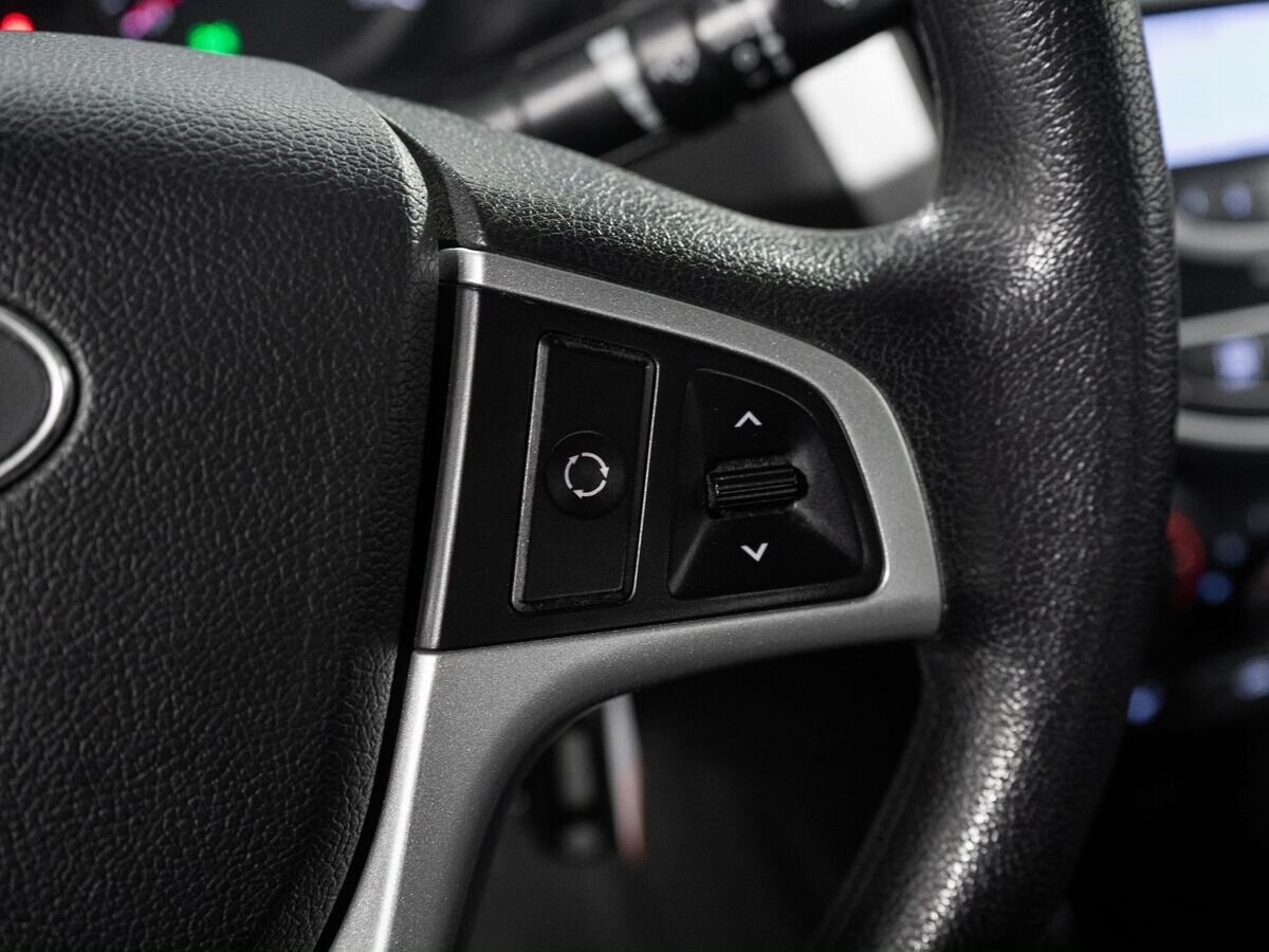 Hyundai Solaris 2012 - фото автомобиля