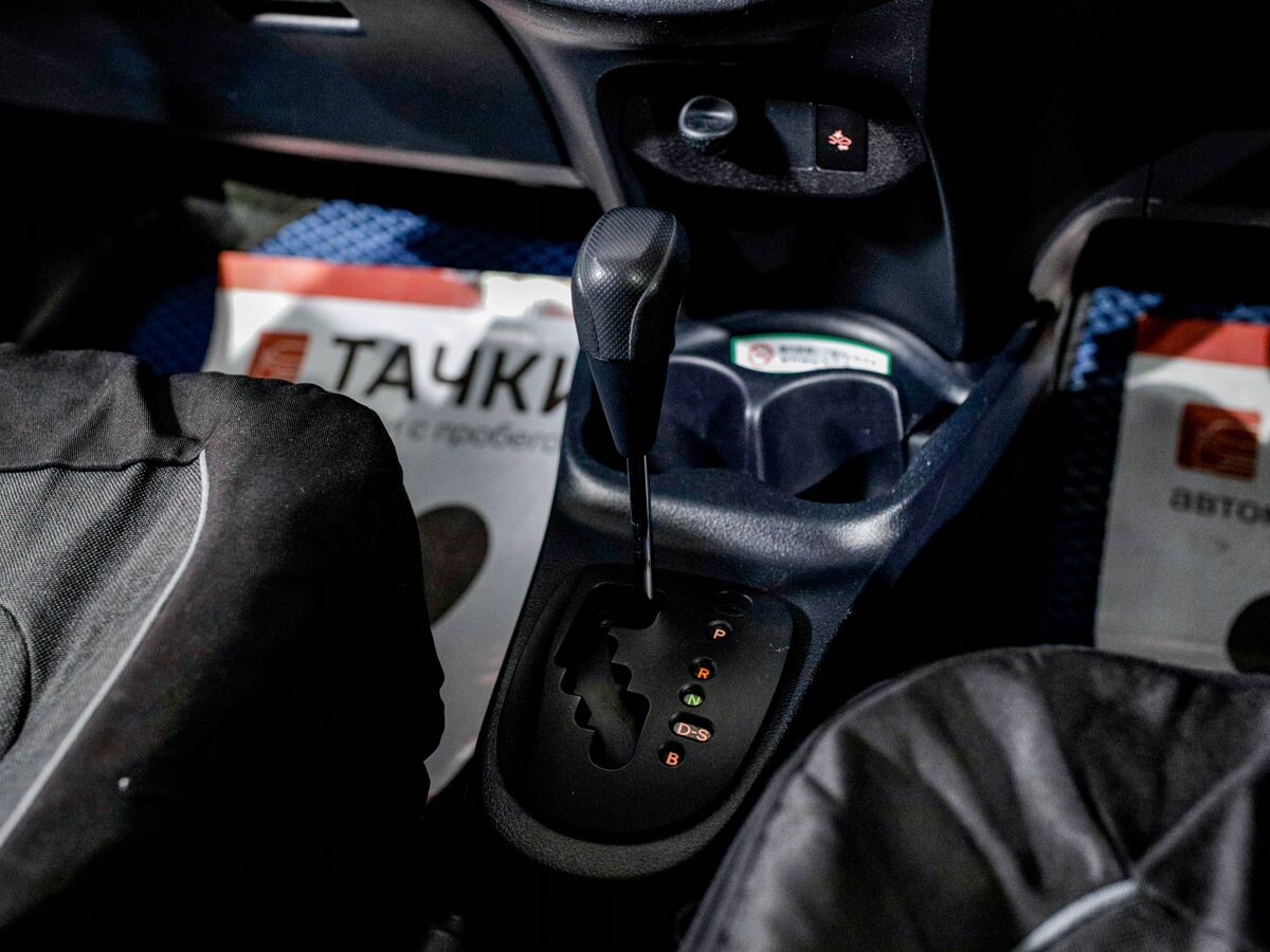 Toyota Vitz 2017 - фото автомобиля